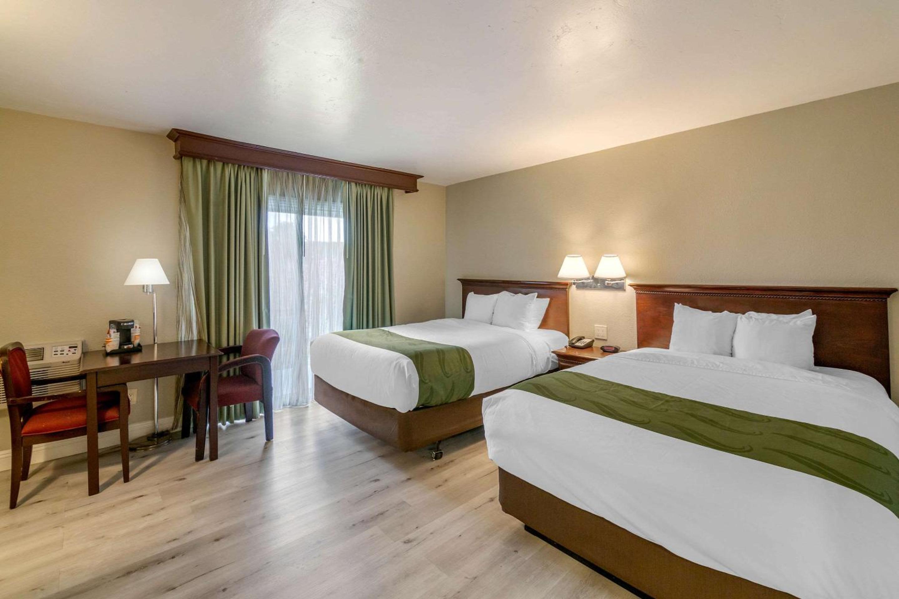 Deluxe Room, 2 Queen Beds, Accessible Roll-In Shower, Kitchenette, Non Smoking