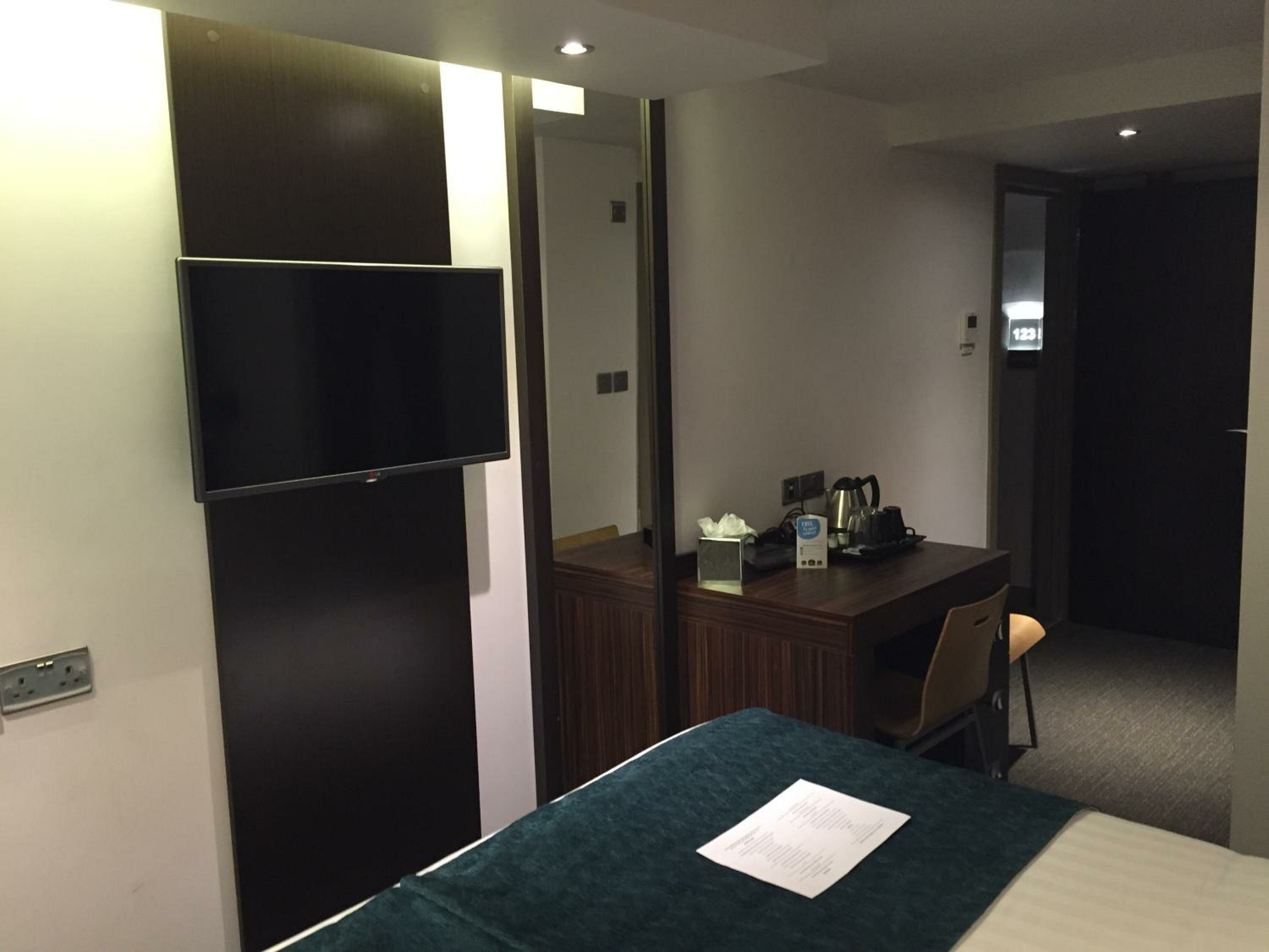 Double Room - No Window