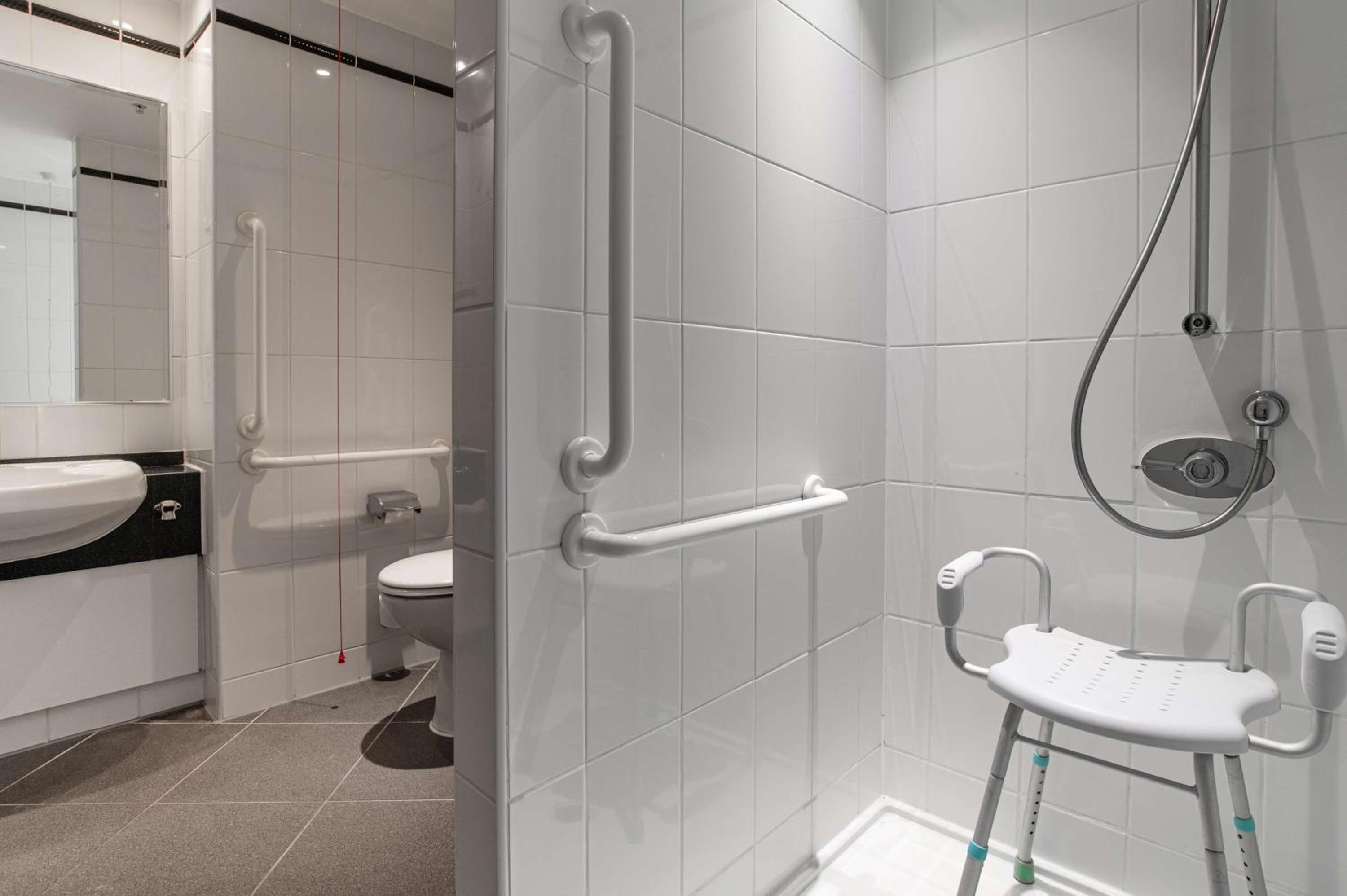 Queen Room - Accessible