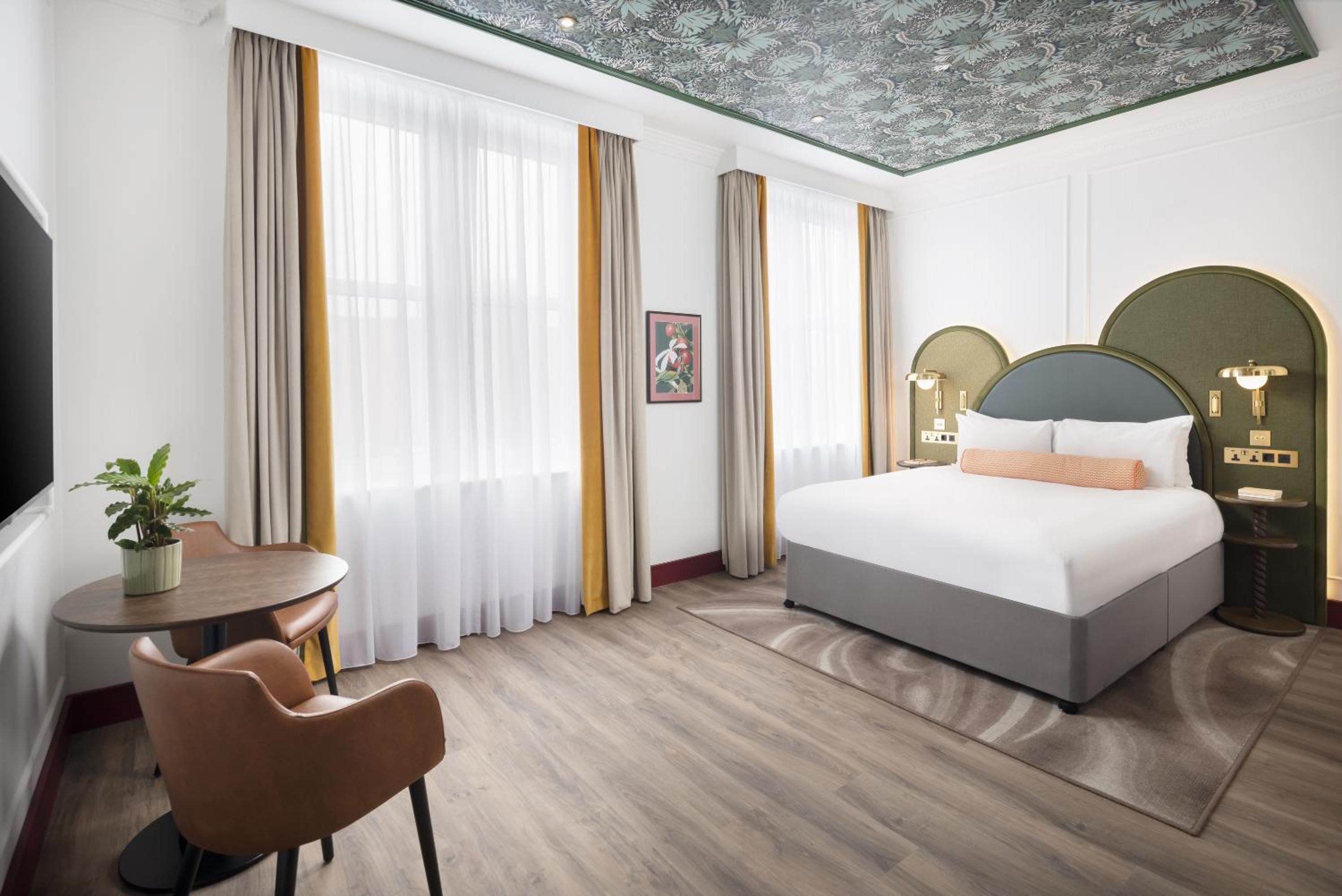 One-Bedroom Suite with Sofa Bed