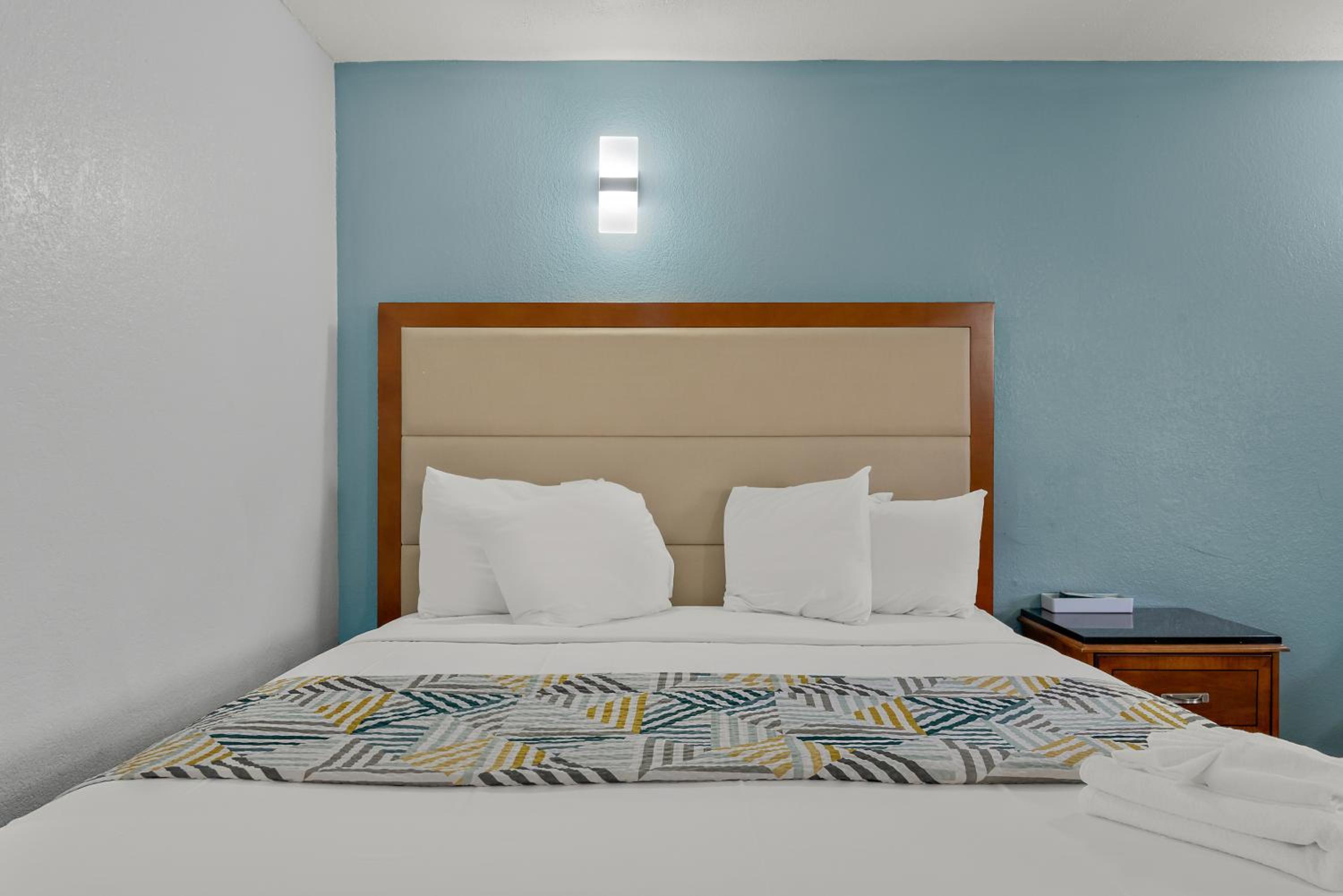 1 King Bed Accessible Non Smoking