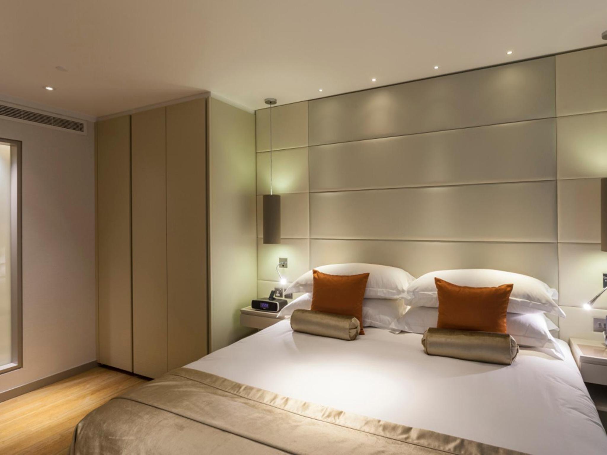 Luxury One-Bedroom Apartment with Riverview