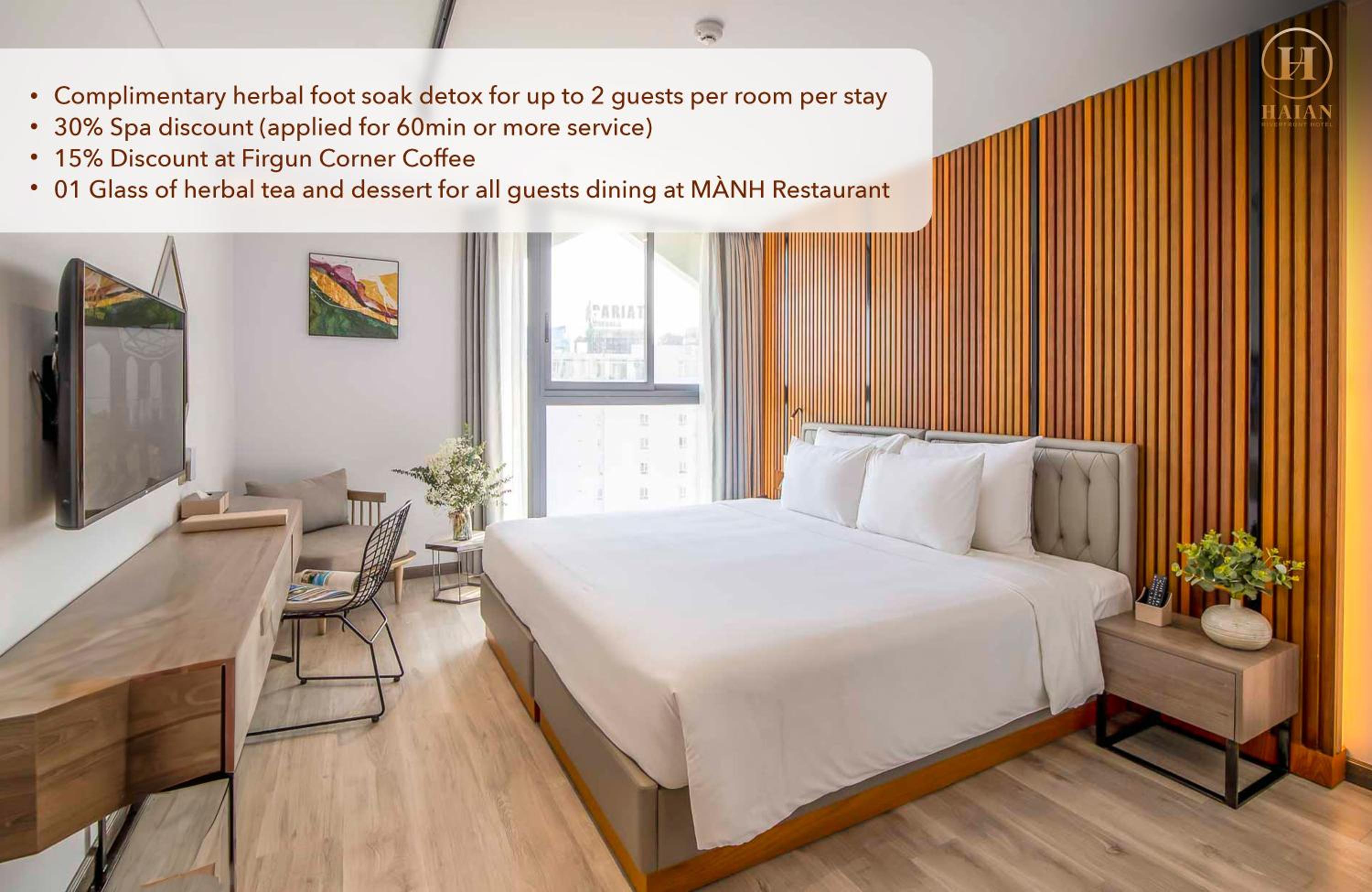 Deluxe Partial Riverview Double
