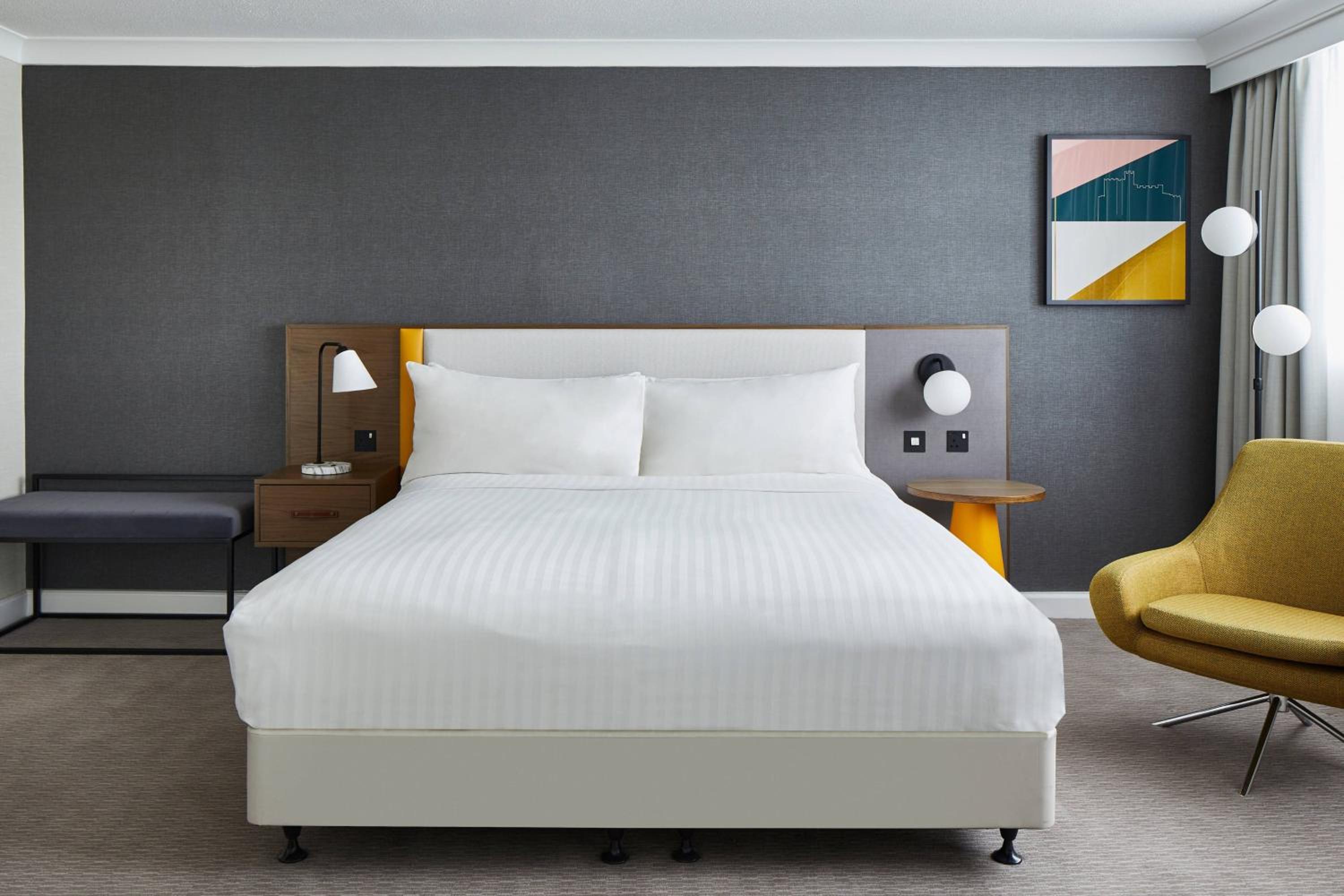 One-Bedroom Large Suite - Executive Lounge Access