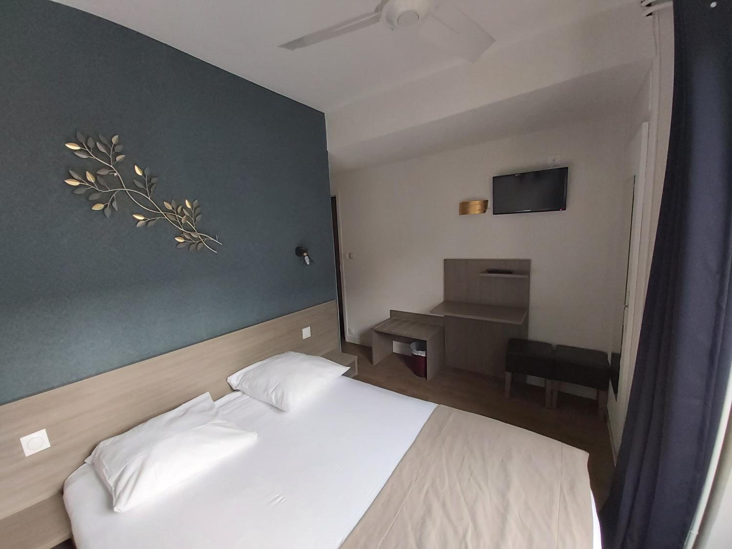 Double Room with Eiffel Tower View