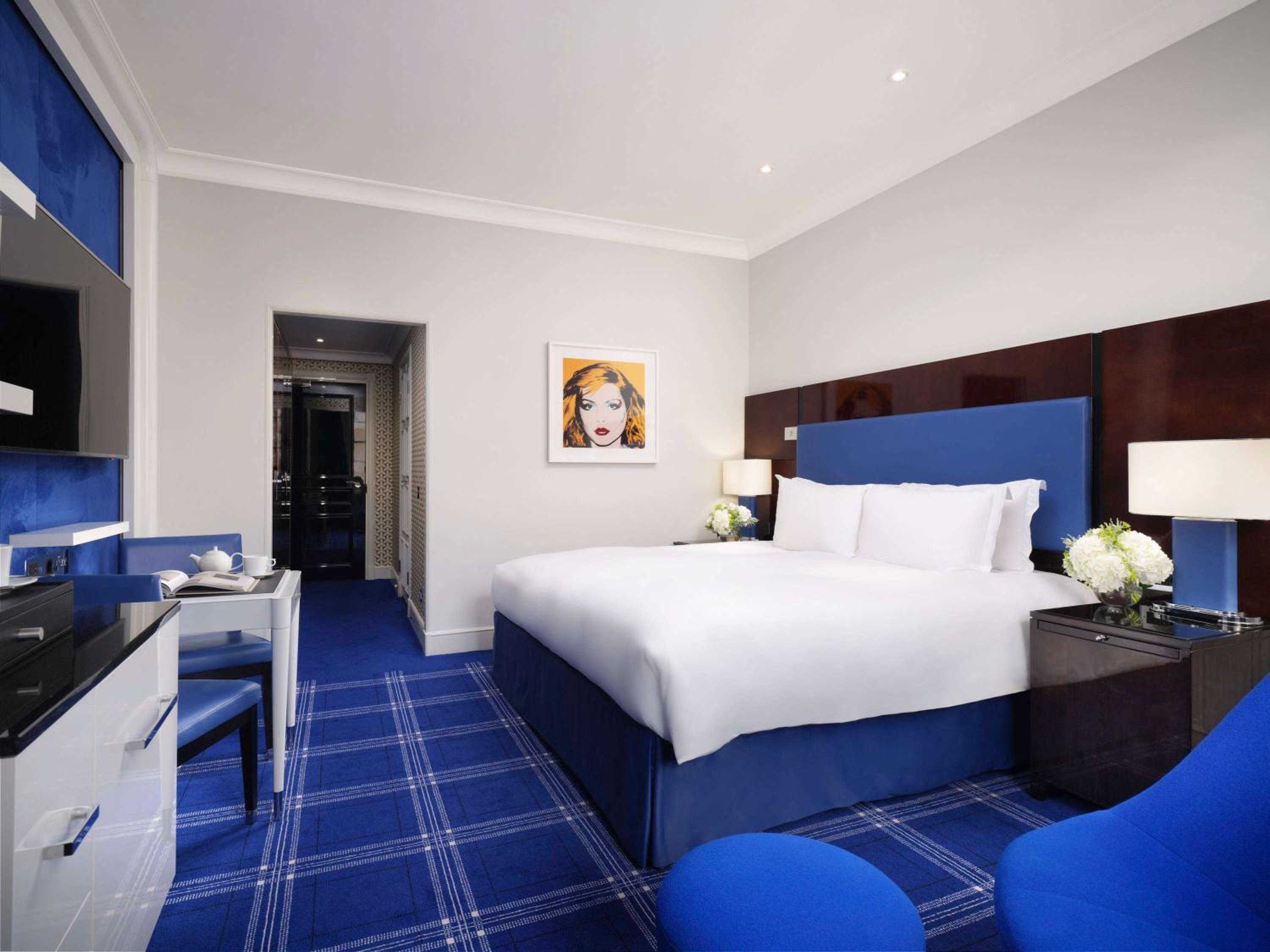 Superior Room with One King Bed and View