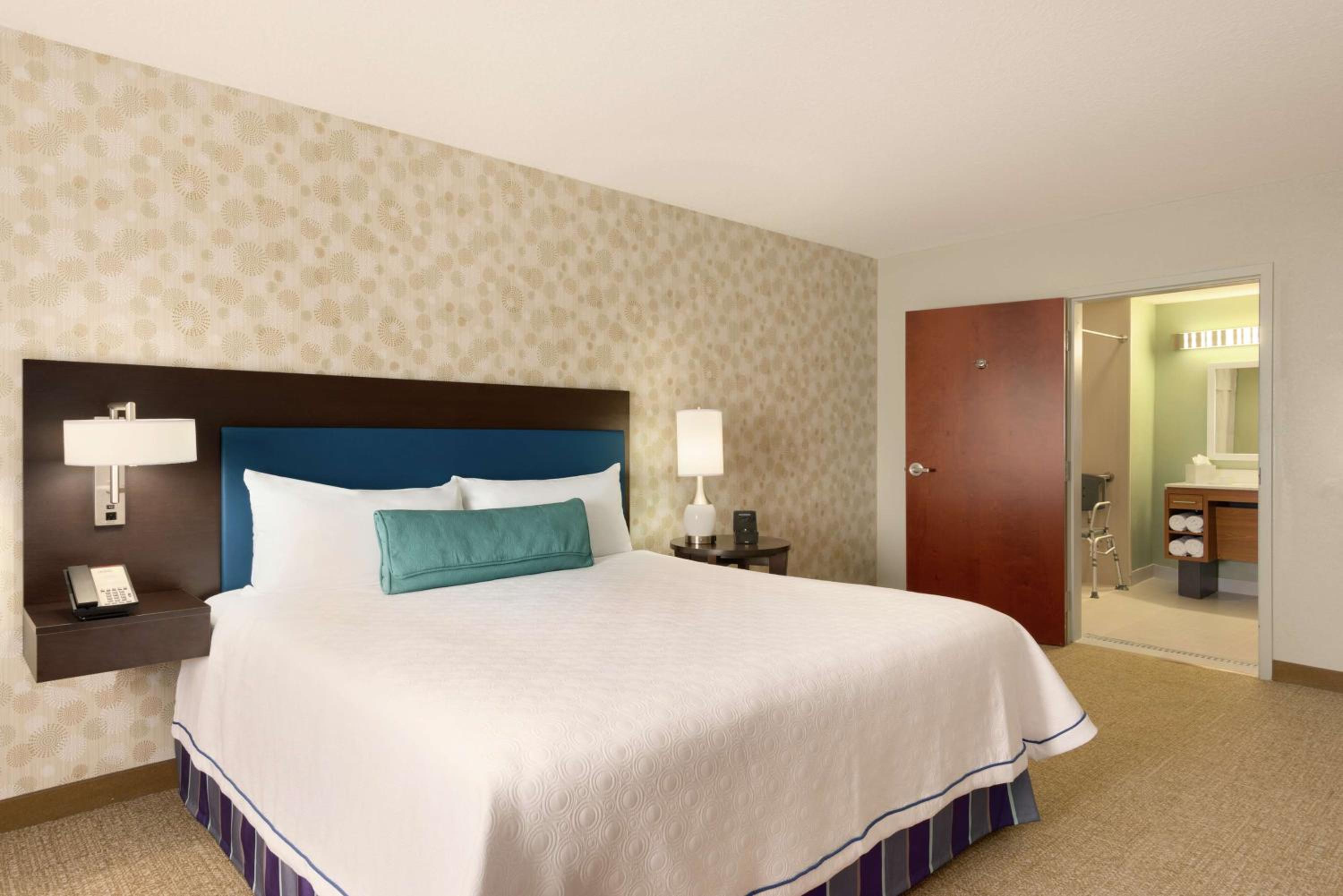 One-Bedroom King Suite - Non-Smoking