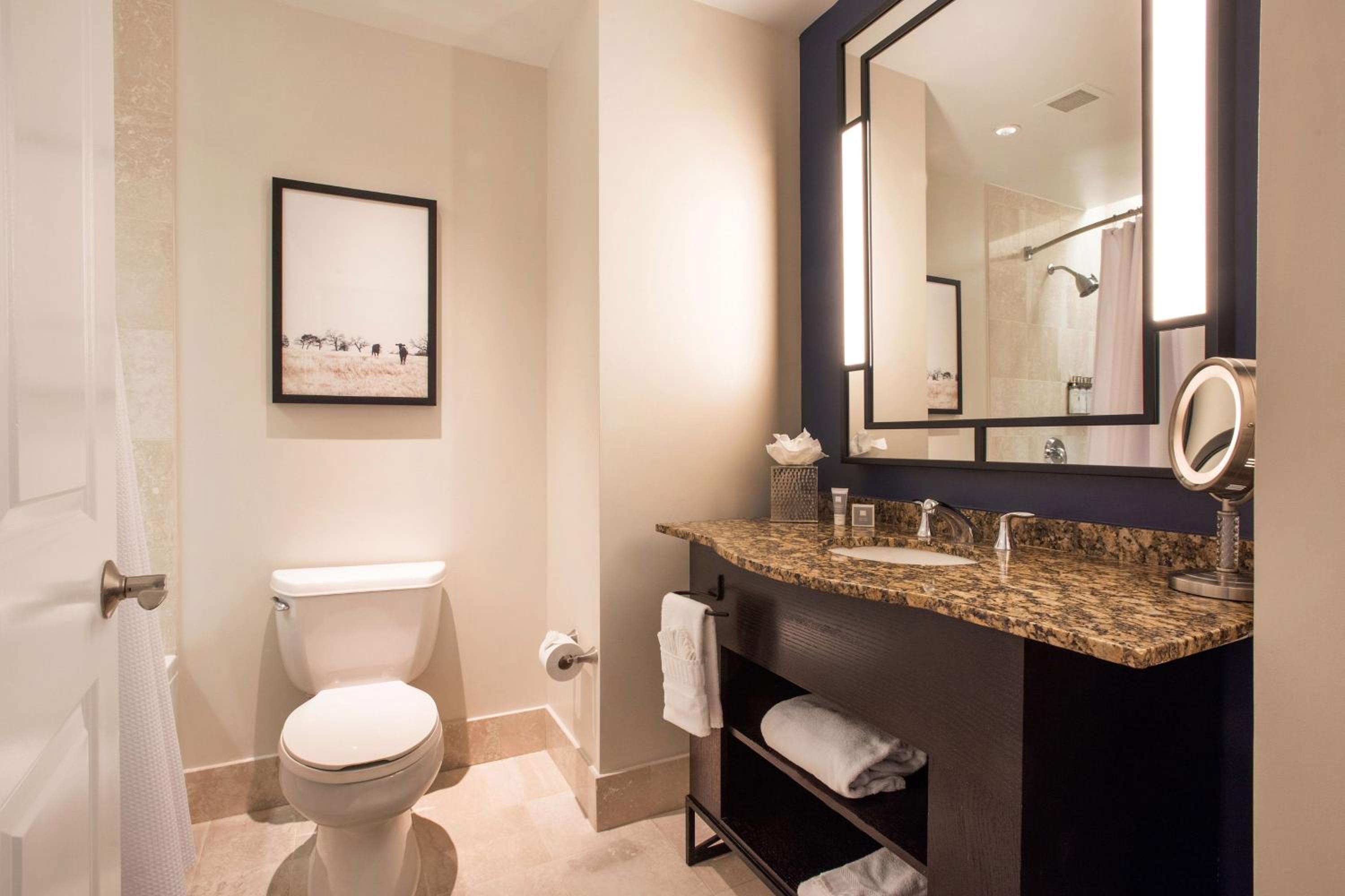 Newly Renovated, Guest room, 1 King