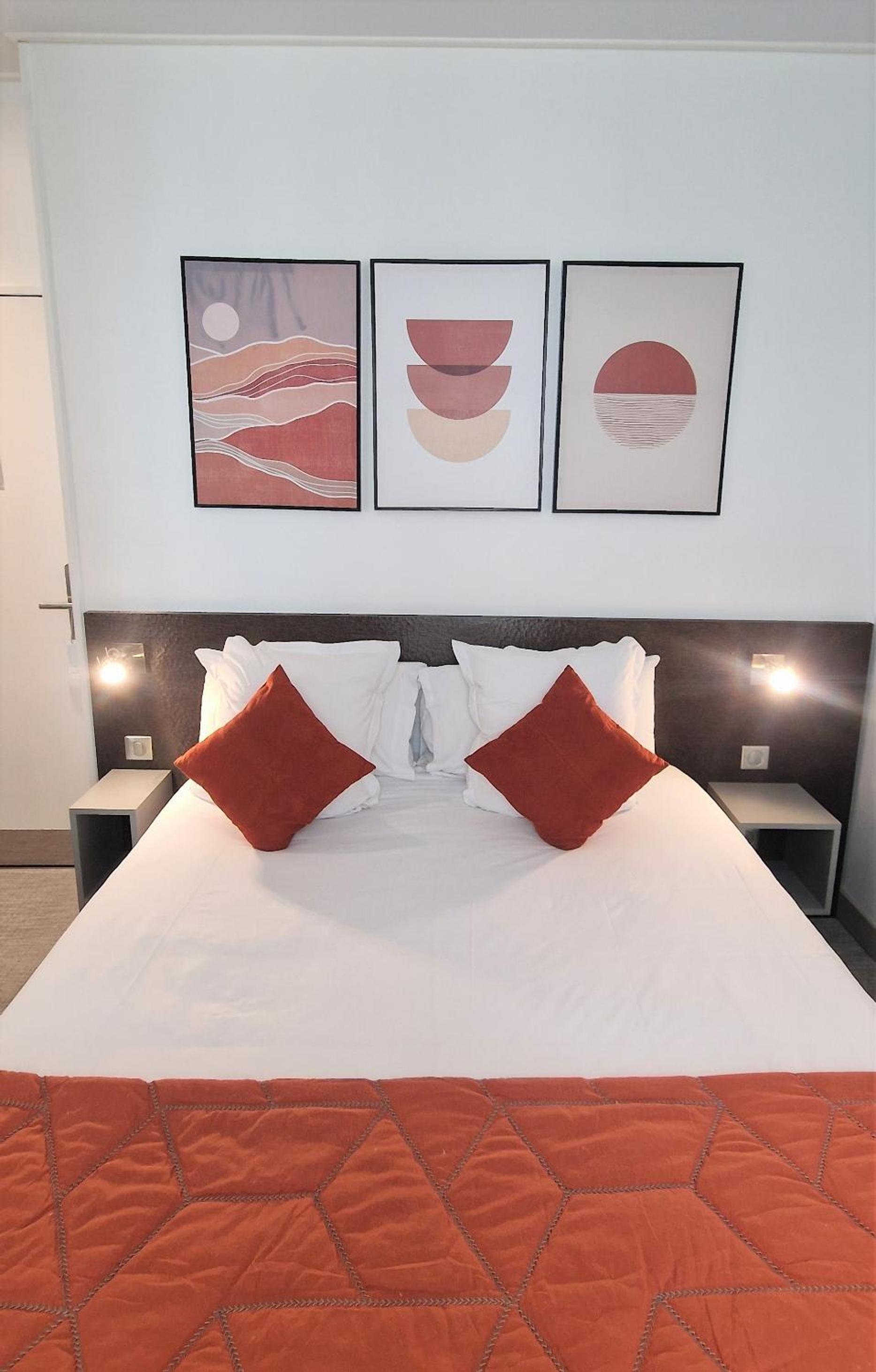 Standard Double or Twin Room - Street Side