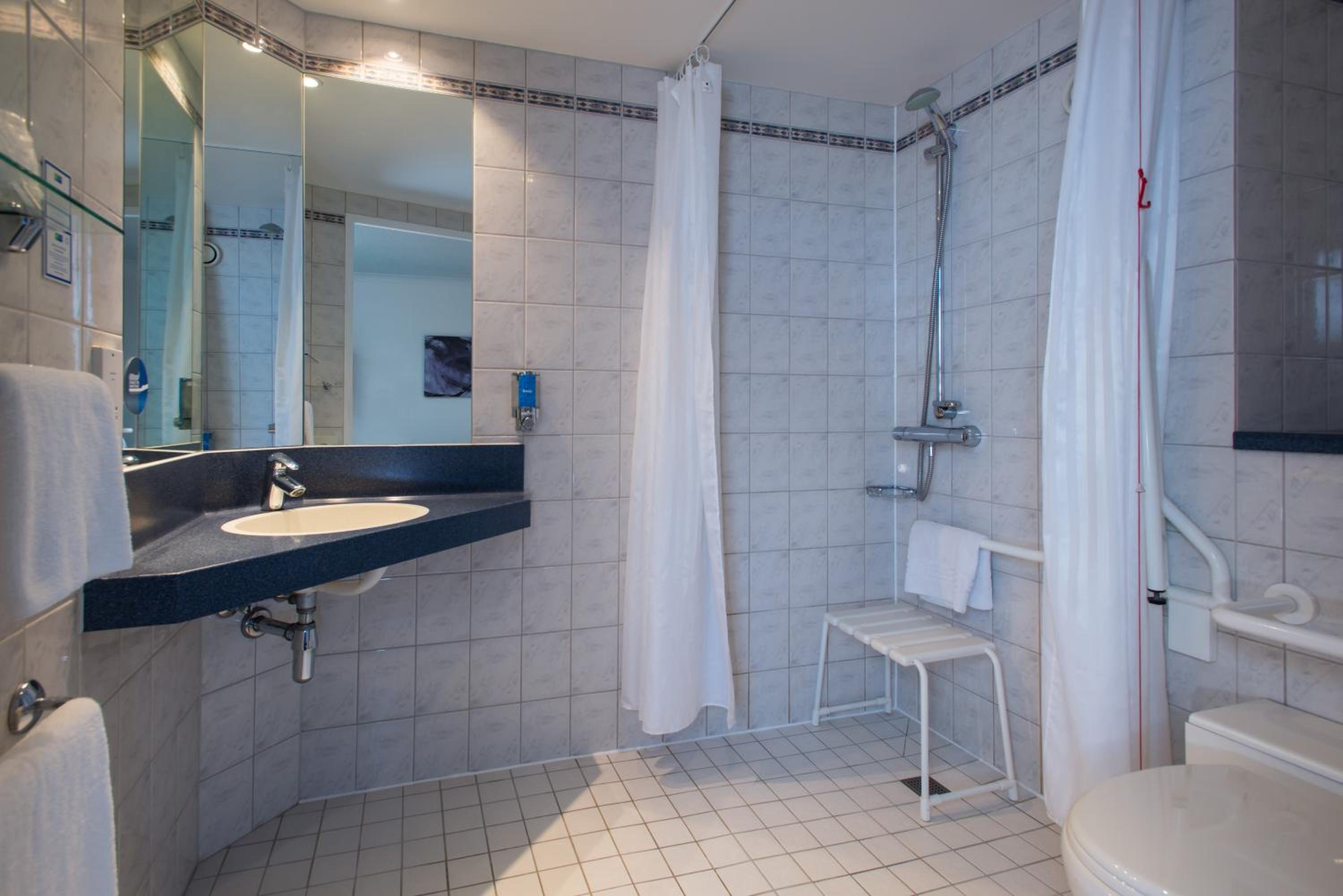 Double Room with Free Hot Breakfast - Accessible