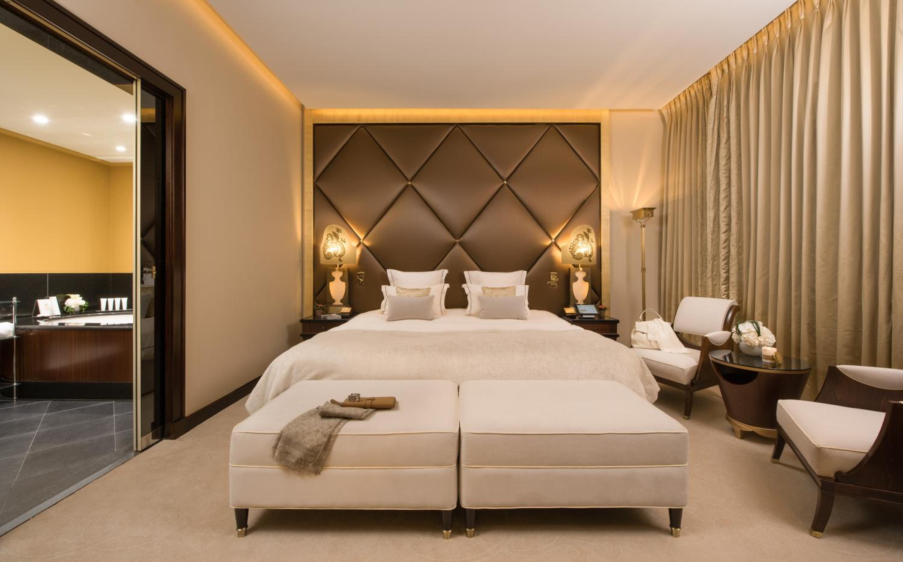 Grand Prestige Champs-Elysées Suite	