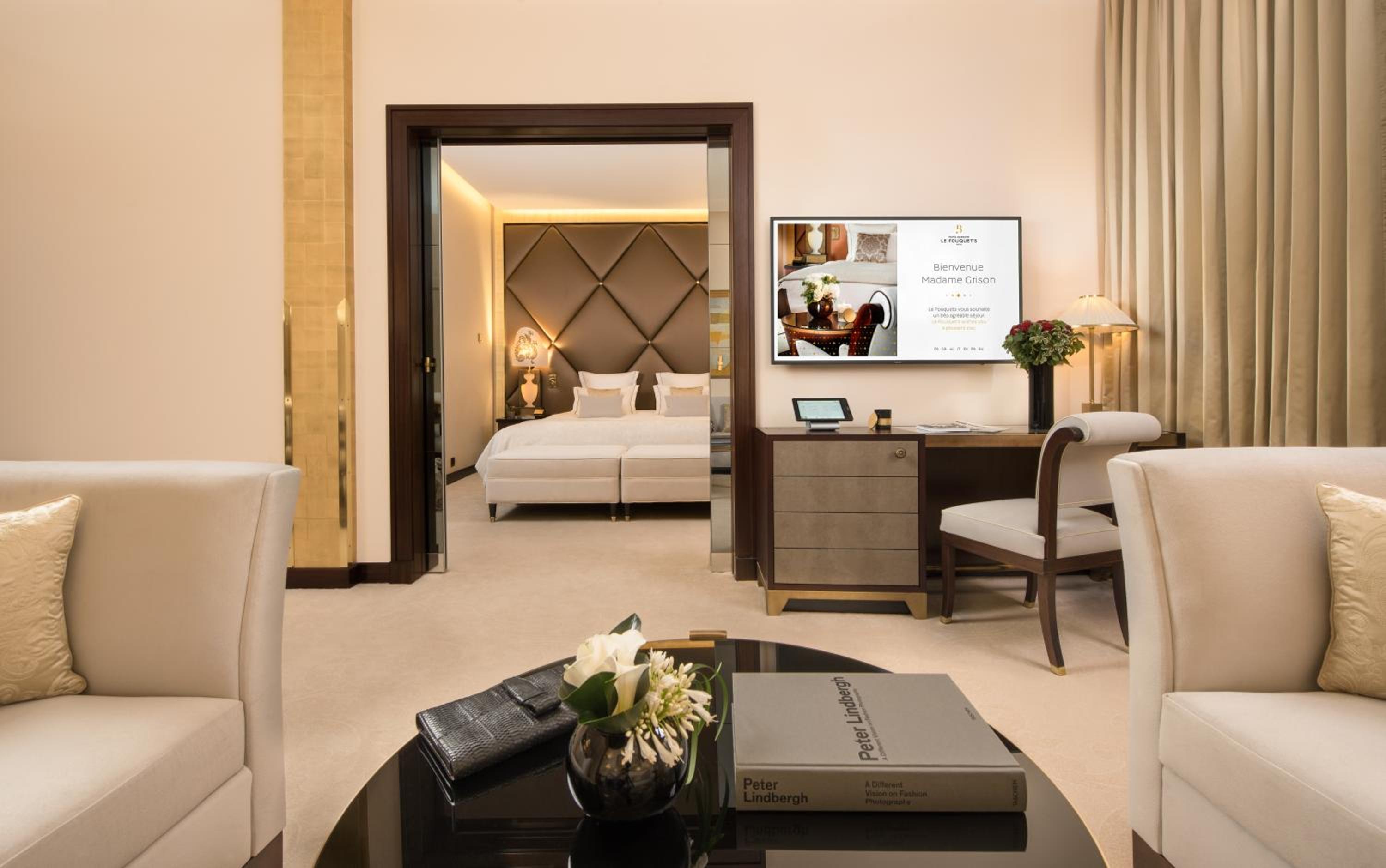 Grand Prestige Champs-Elysées Suite	