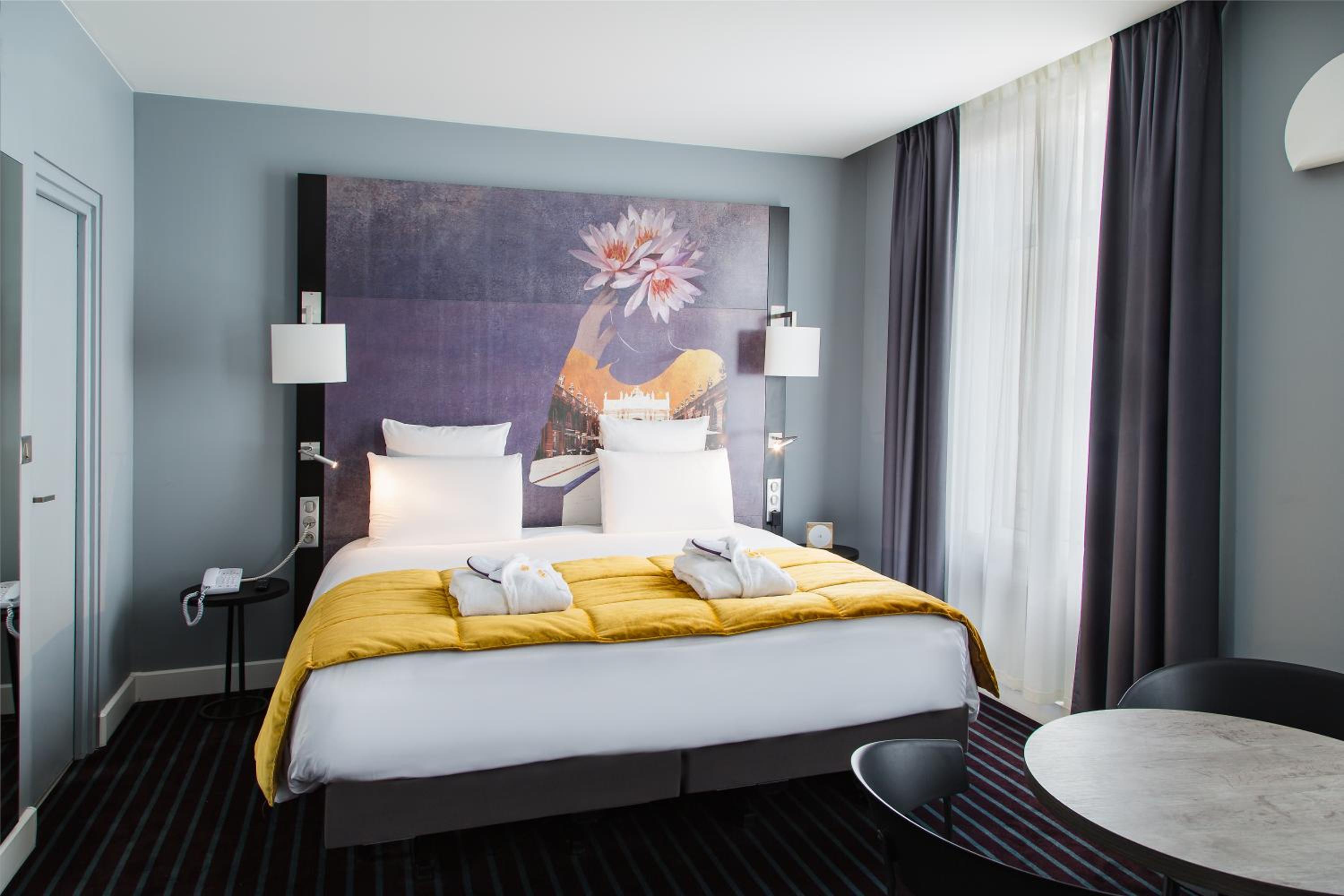 Privilege King Room with Sofa Bed