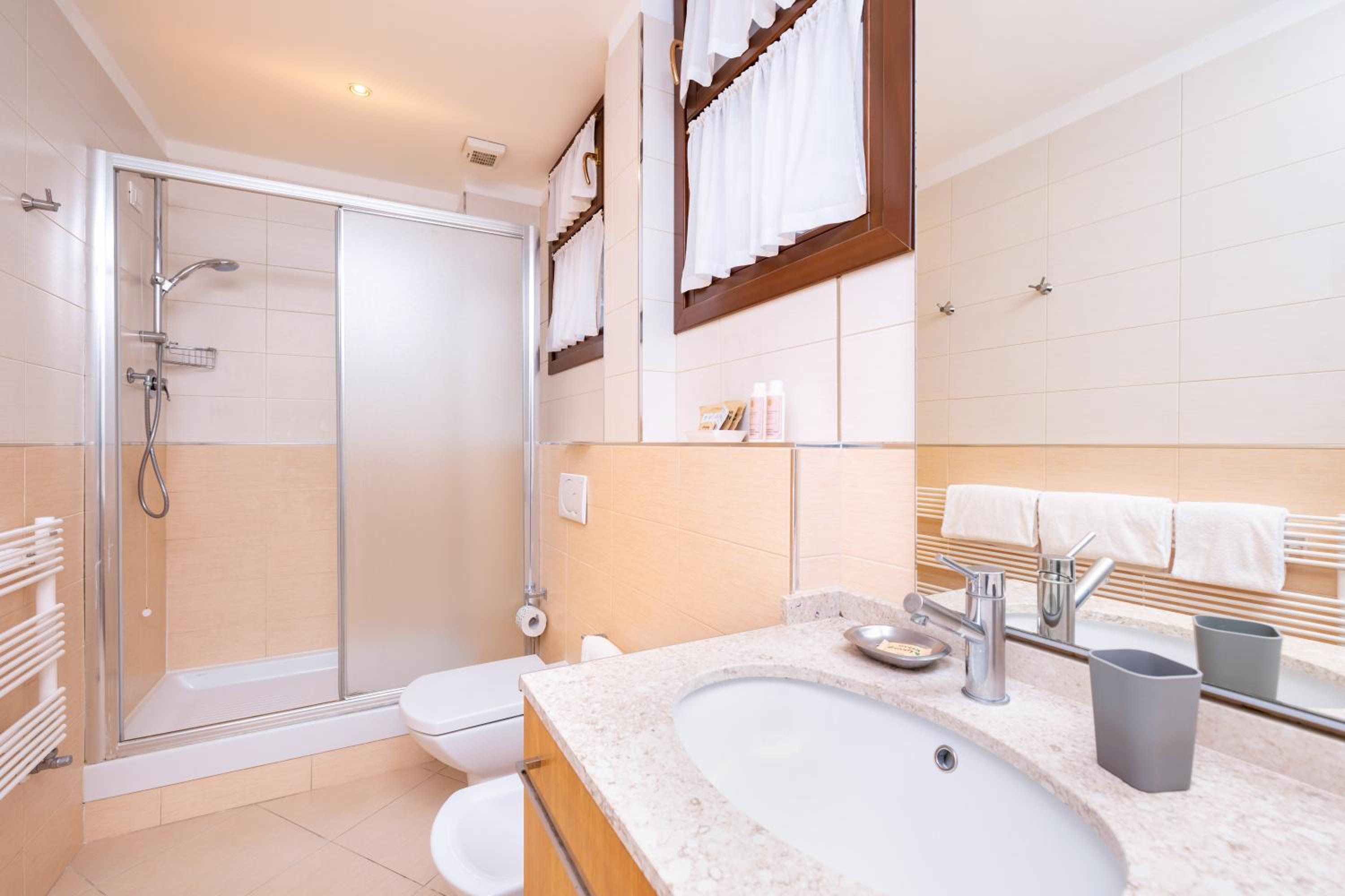 One-Bedroom Apartment (4 Adults)