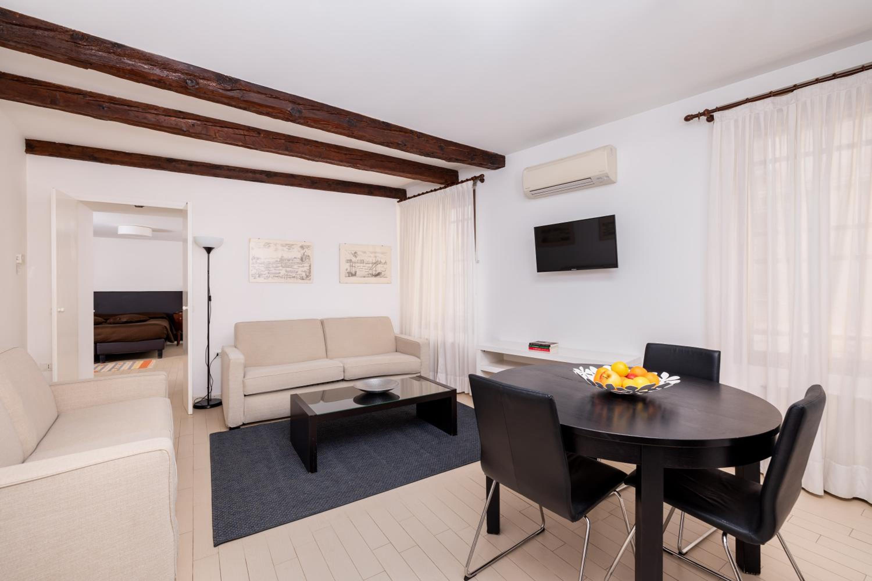 One-Bedroom Apartment (4 Adults)