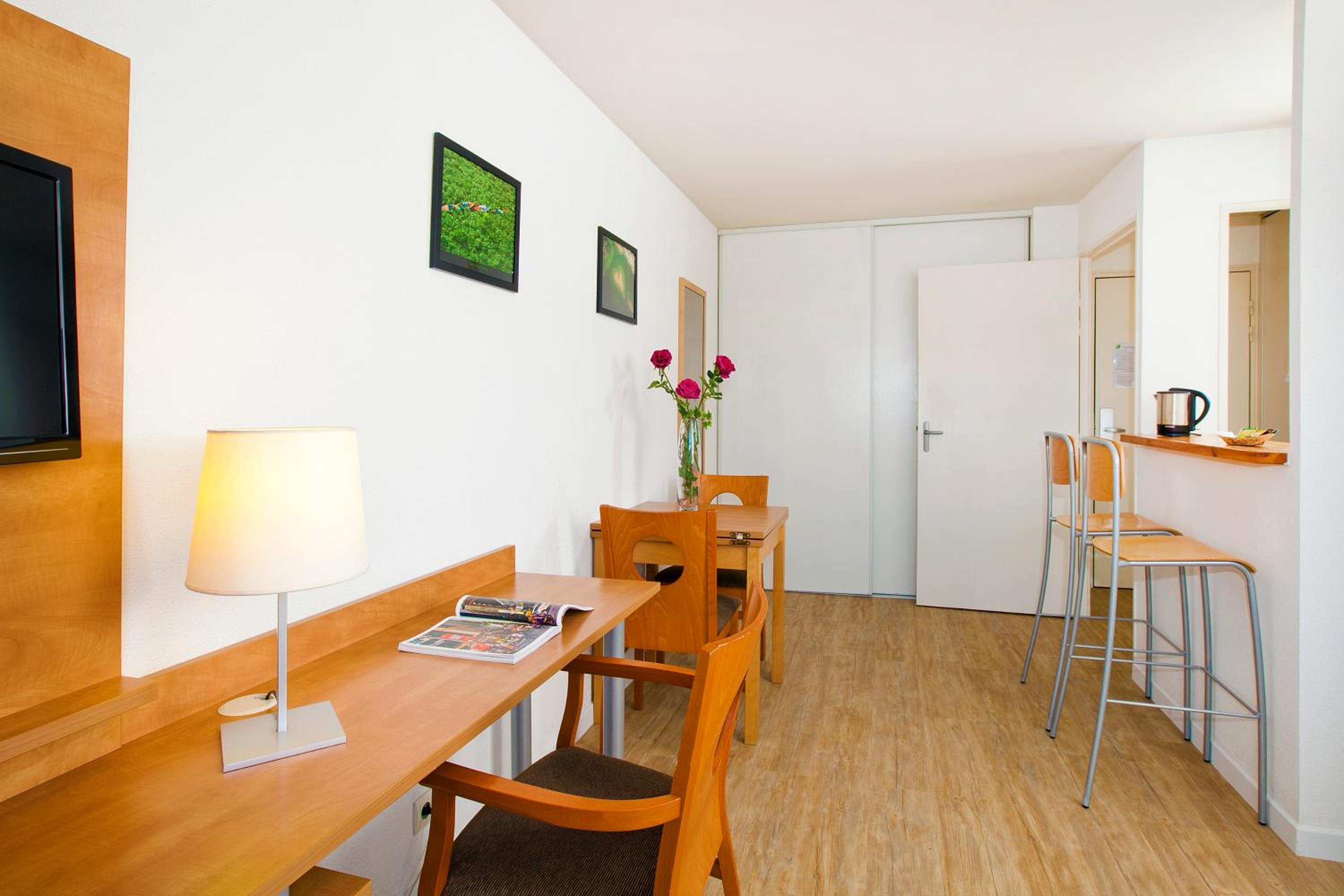 Large Apartment (4 adults)