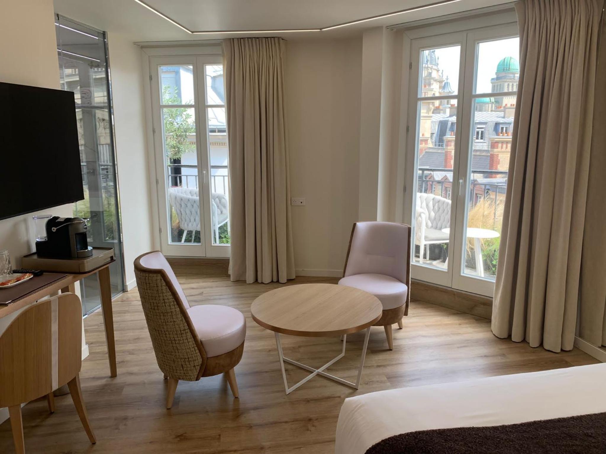 Signature Terrace Room