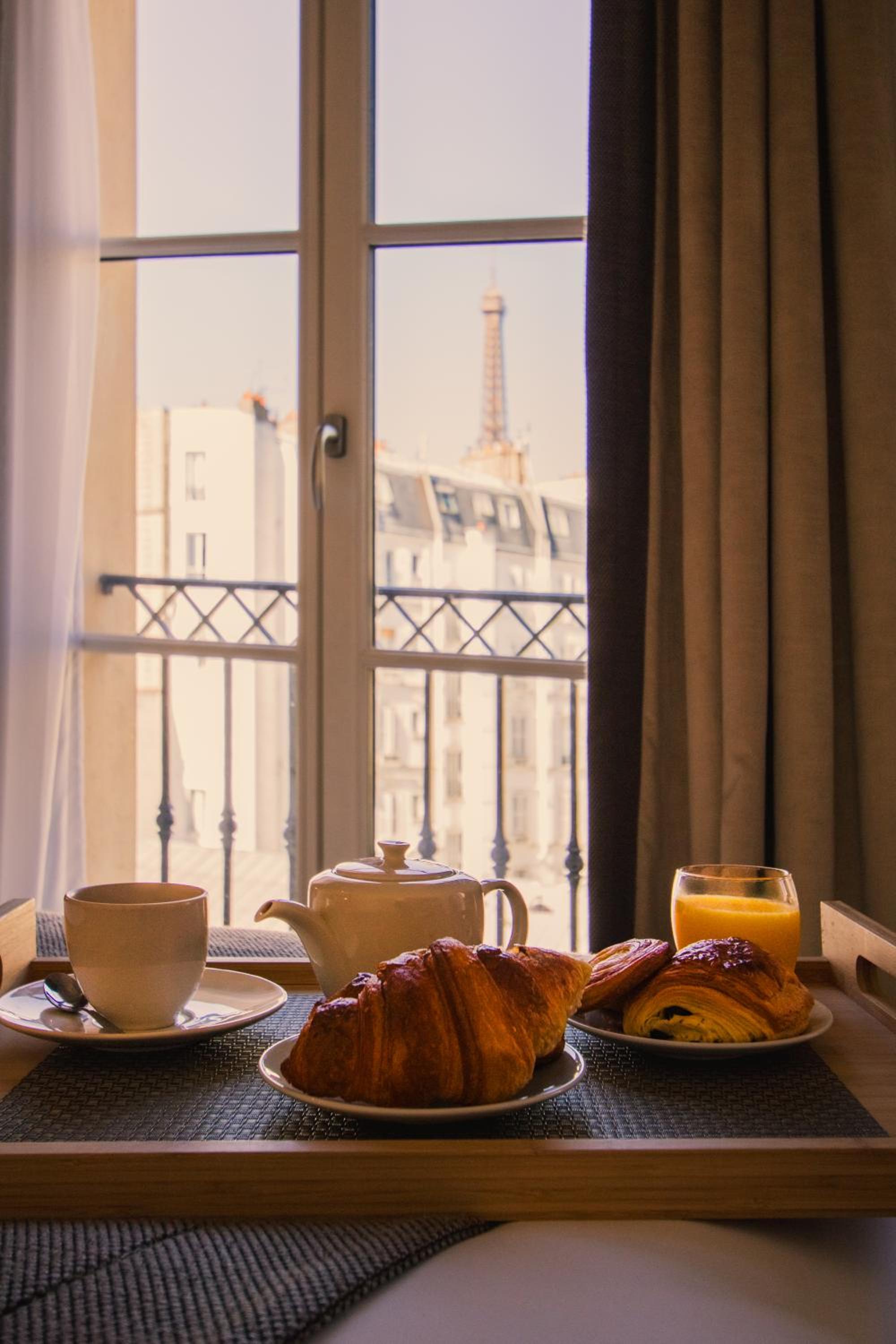 Classic Double Room with Eiffel Tower View