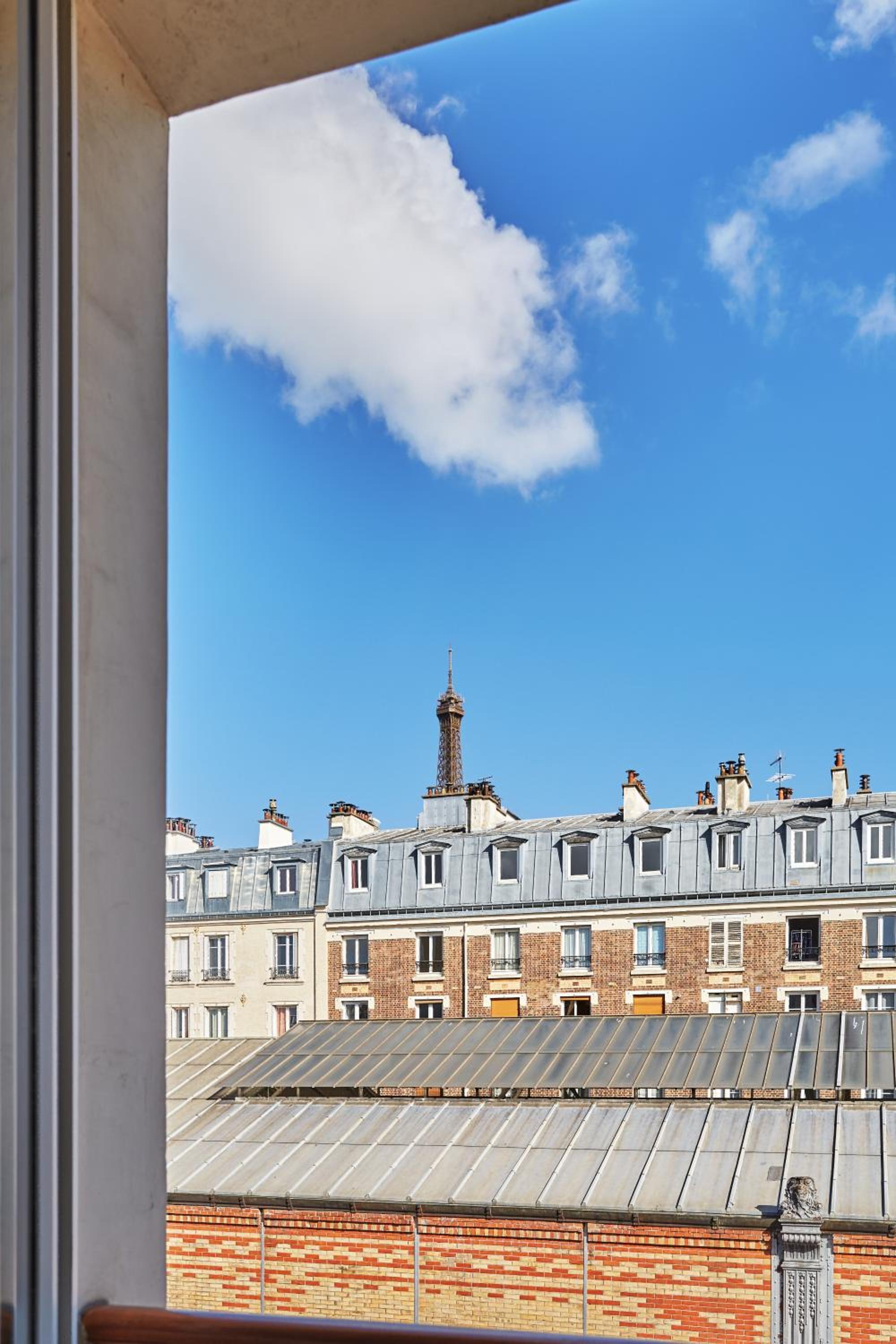 Classic Twin Room - Eiffel Tower View