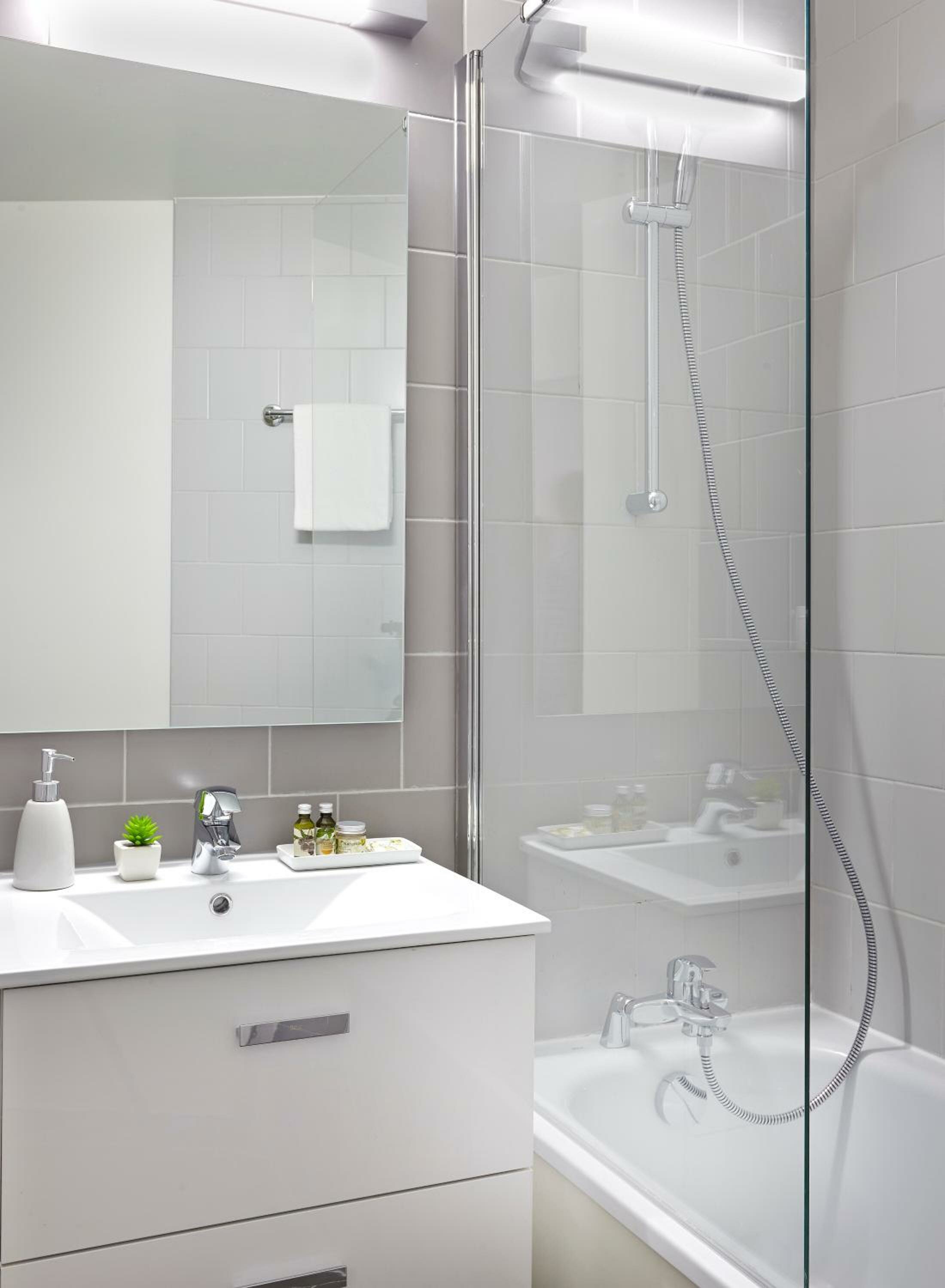 Deluxe One-Bedroom Apartment with Air Conditioning