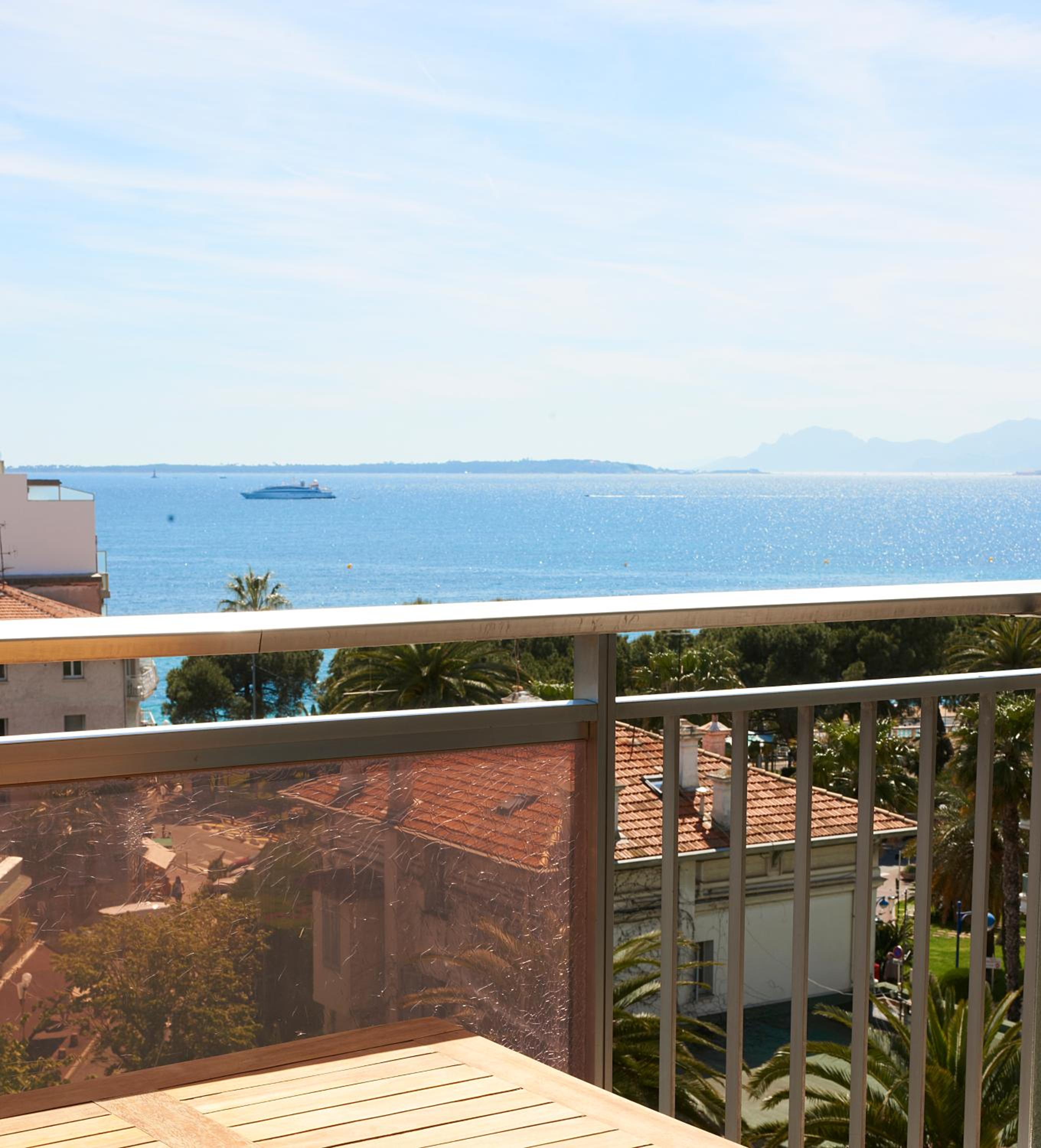 Deluxe Room with Sea View