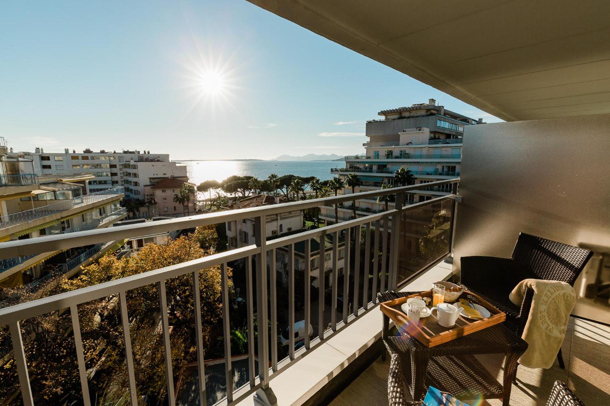 Deluxe Room with Sea View