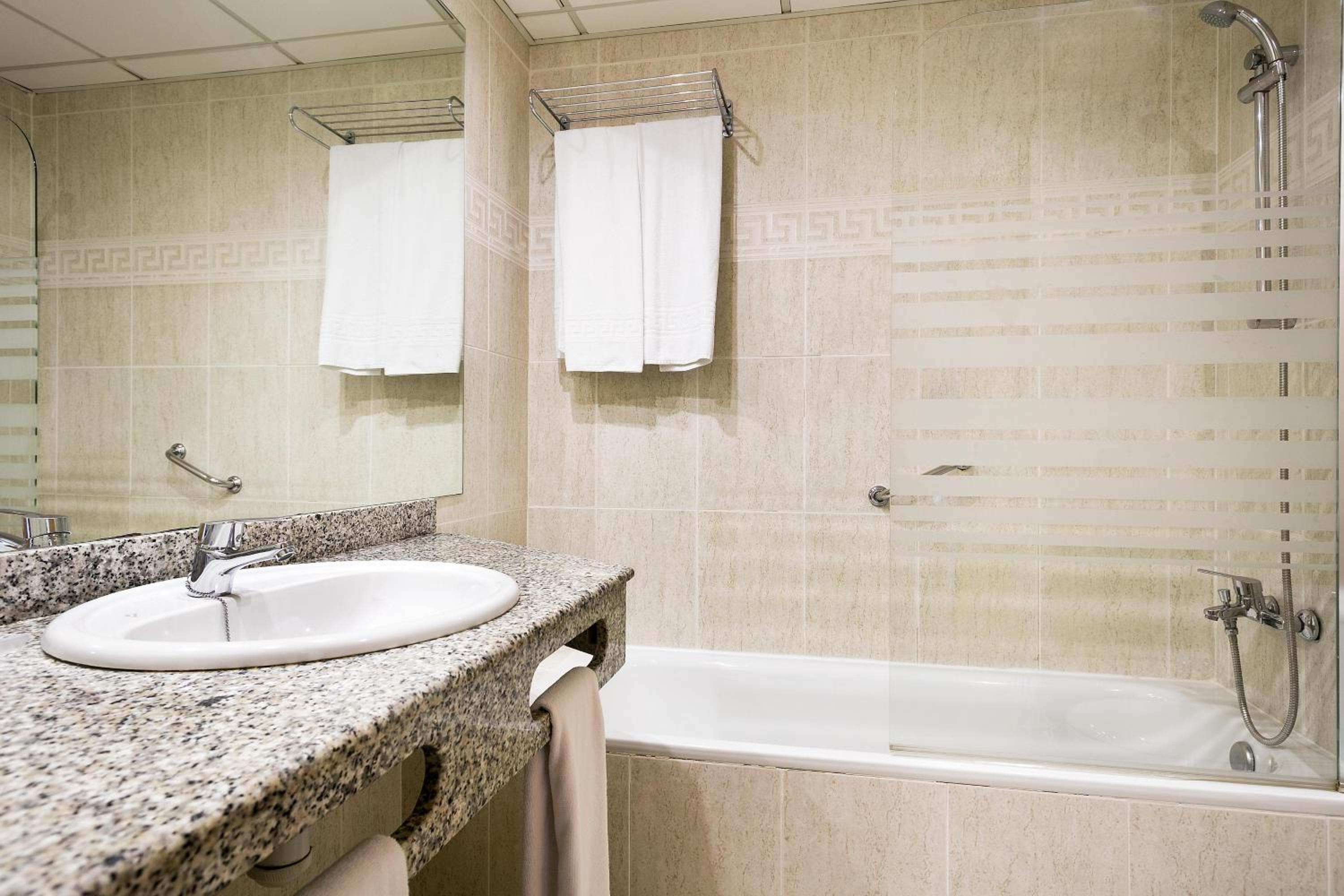 Standard Double Room (2 Adults + 1 Child)