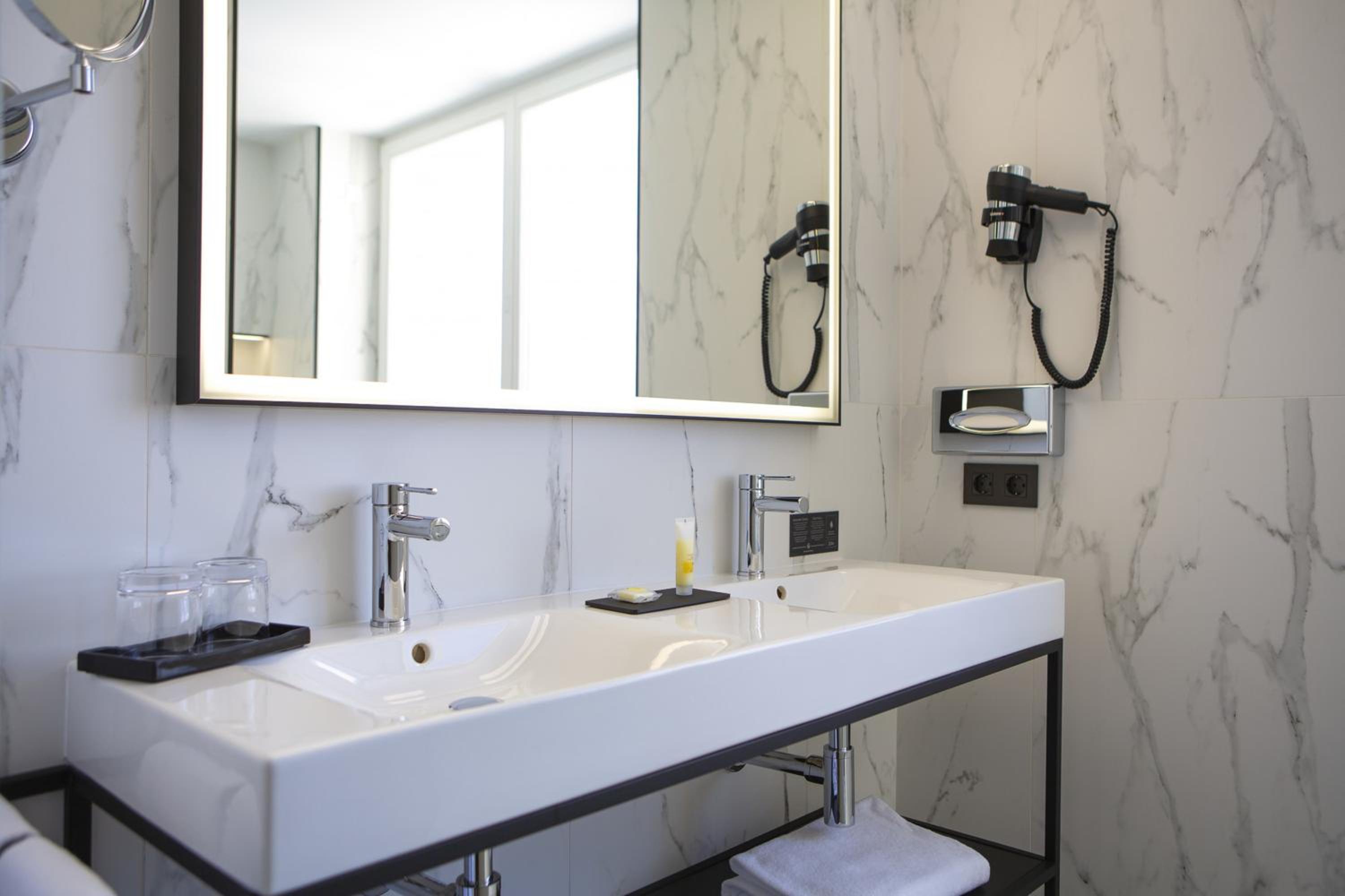 Deluxe Superior King Room with Terrace