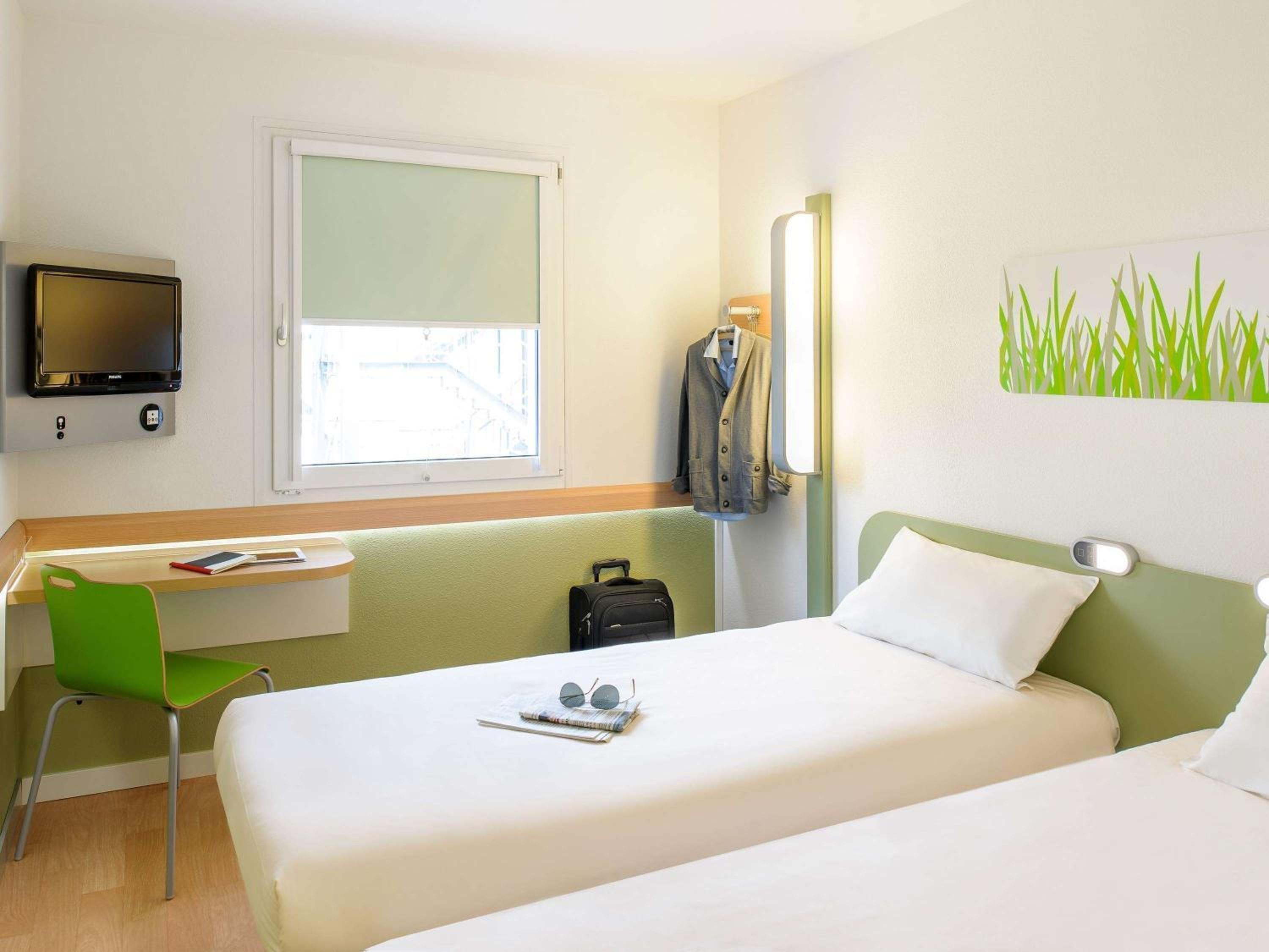 Standard Room with 2 Single Beds