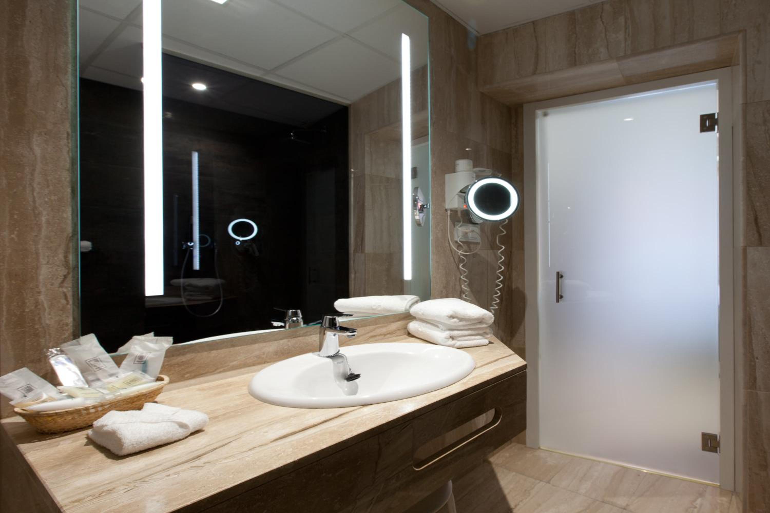 Quadruple Room with Puerta del Sol View 