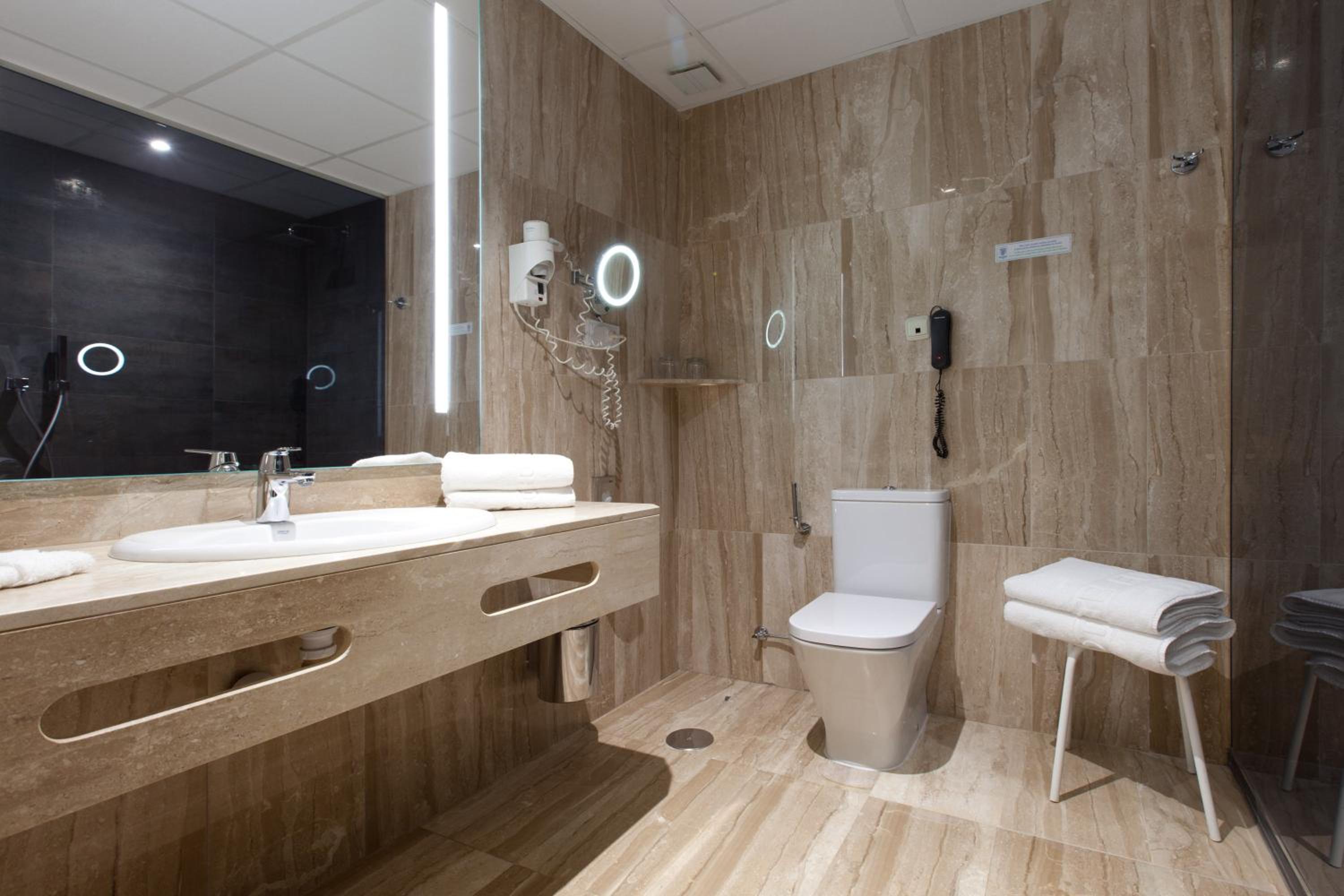 Quadruple Room with Puerta del Sol View 
