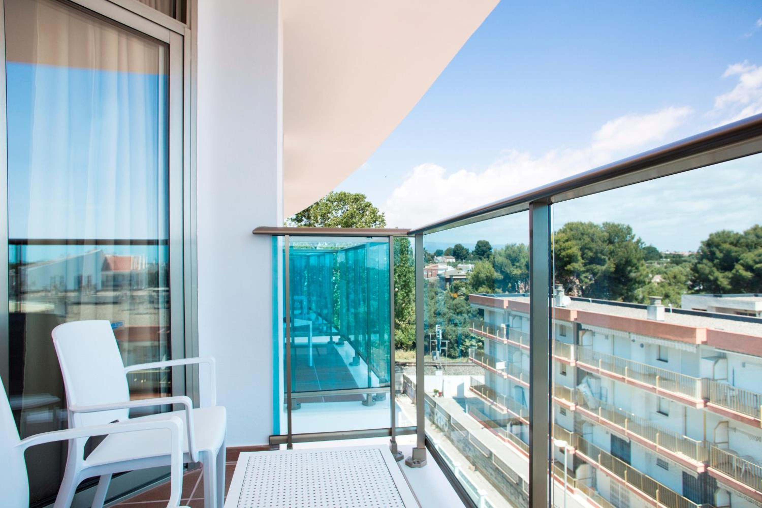 Double Room (2 Adults + 1 Child)