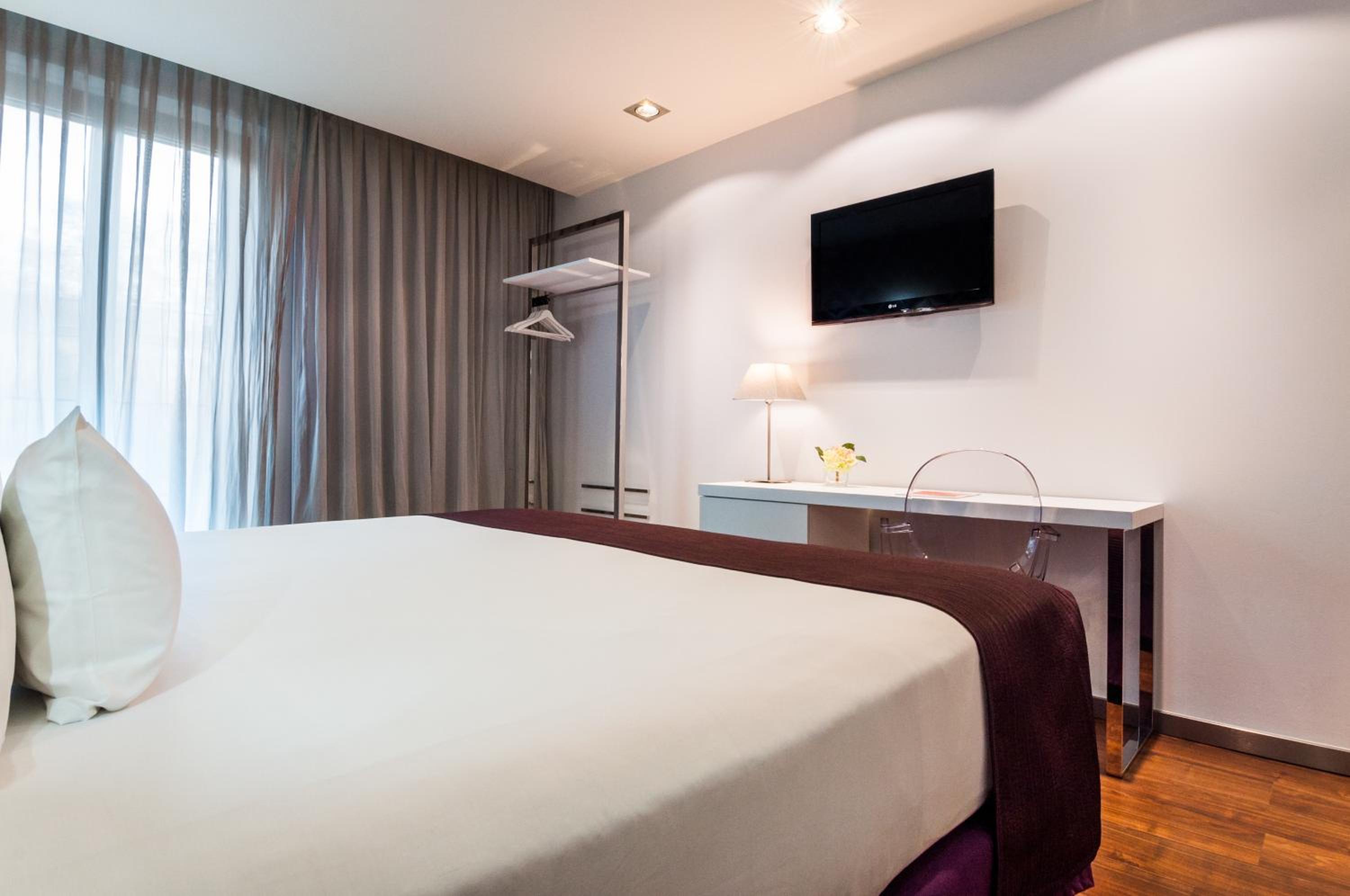 Double or Twin Room with Las Ramblas View
