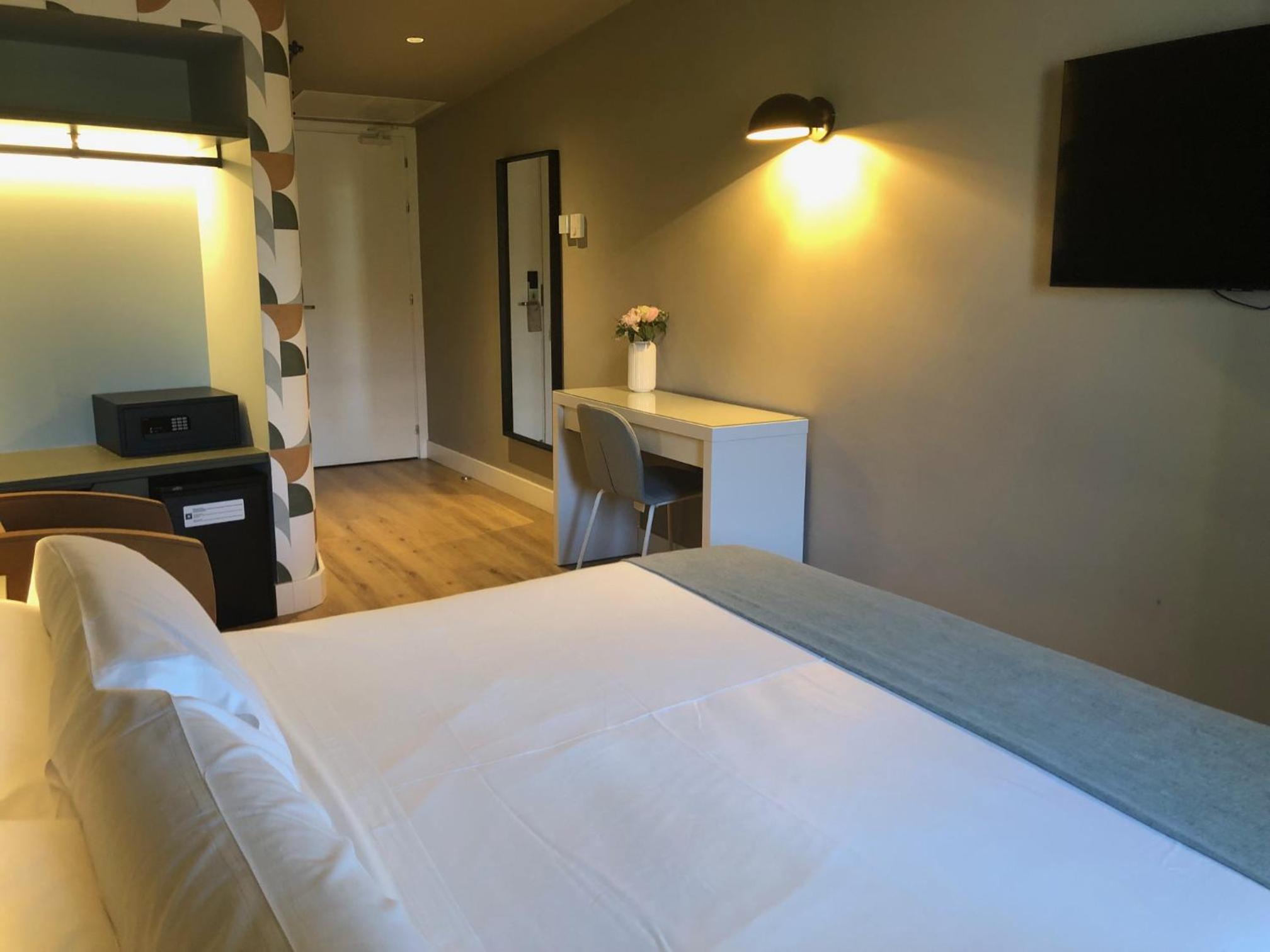 Deluxe Double or Twin Room with City View