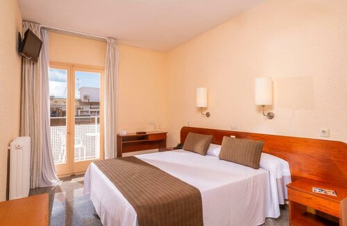 Double Room with Pool View в Hotel Guitart Rosa