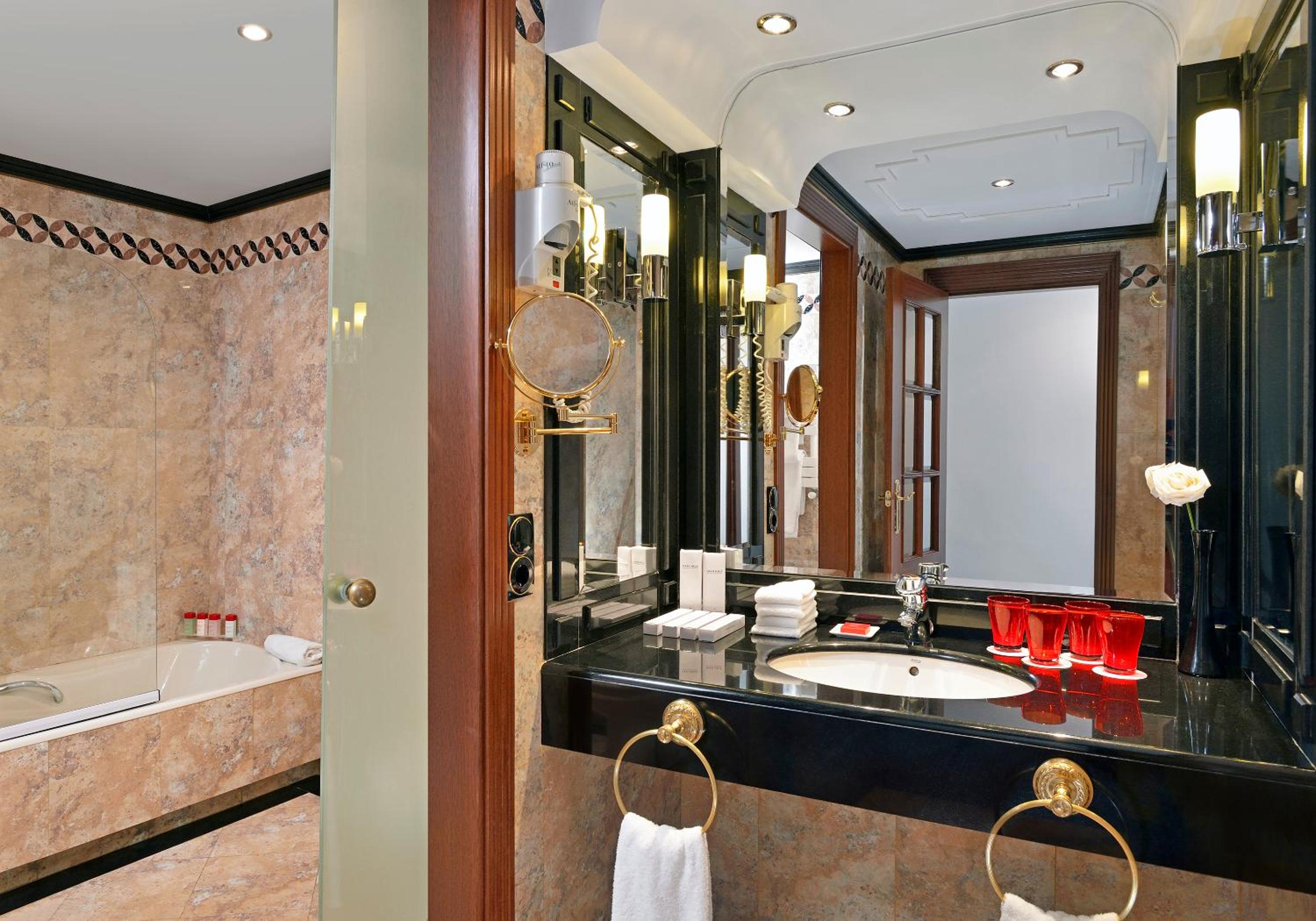 Deluxe Connected Room