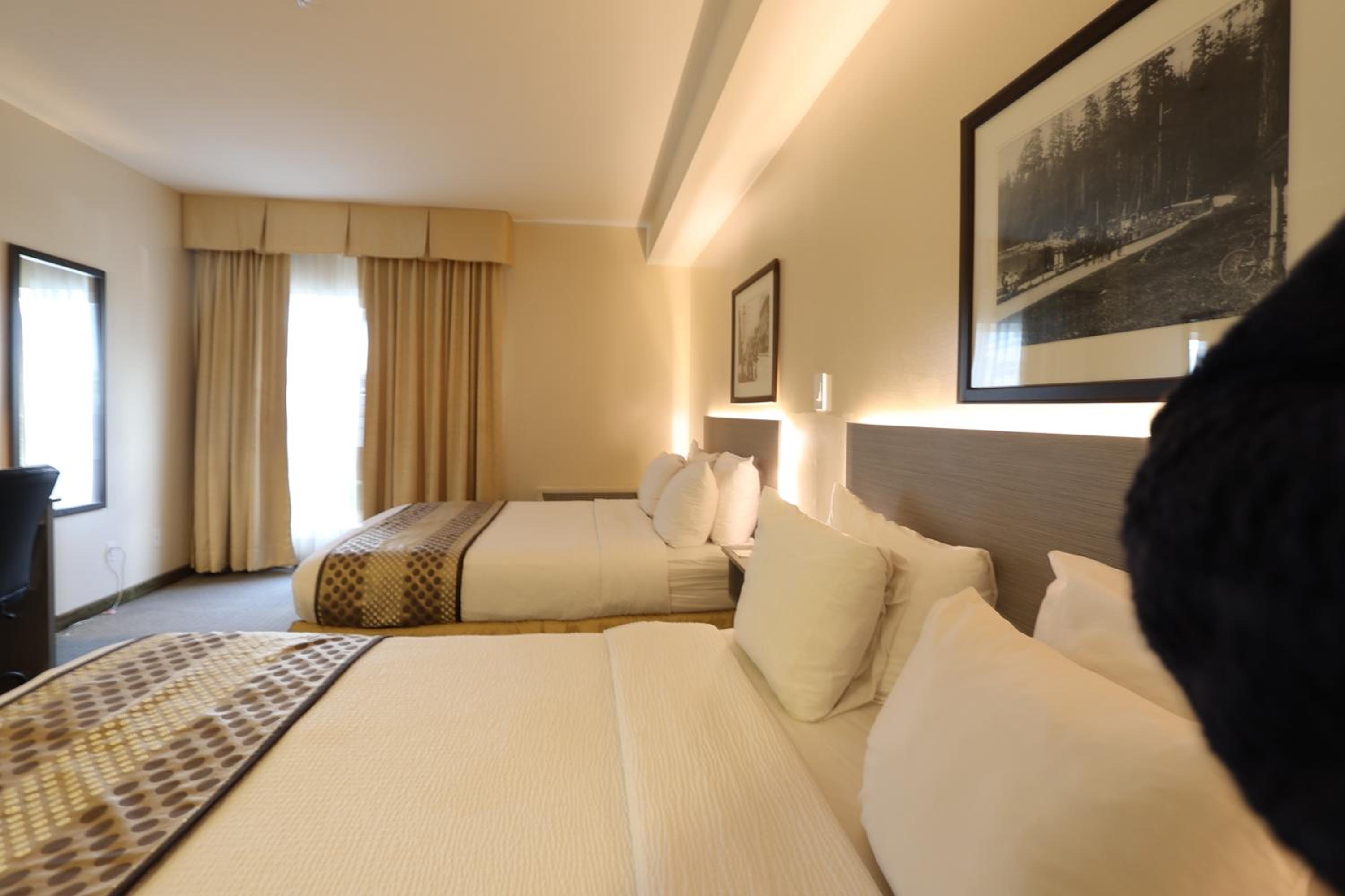 Queen Room with Two Queen Beds - Non-Smoking