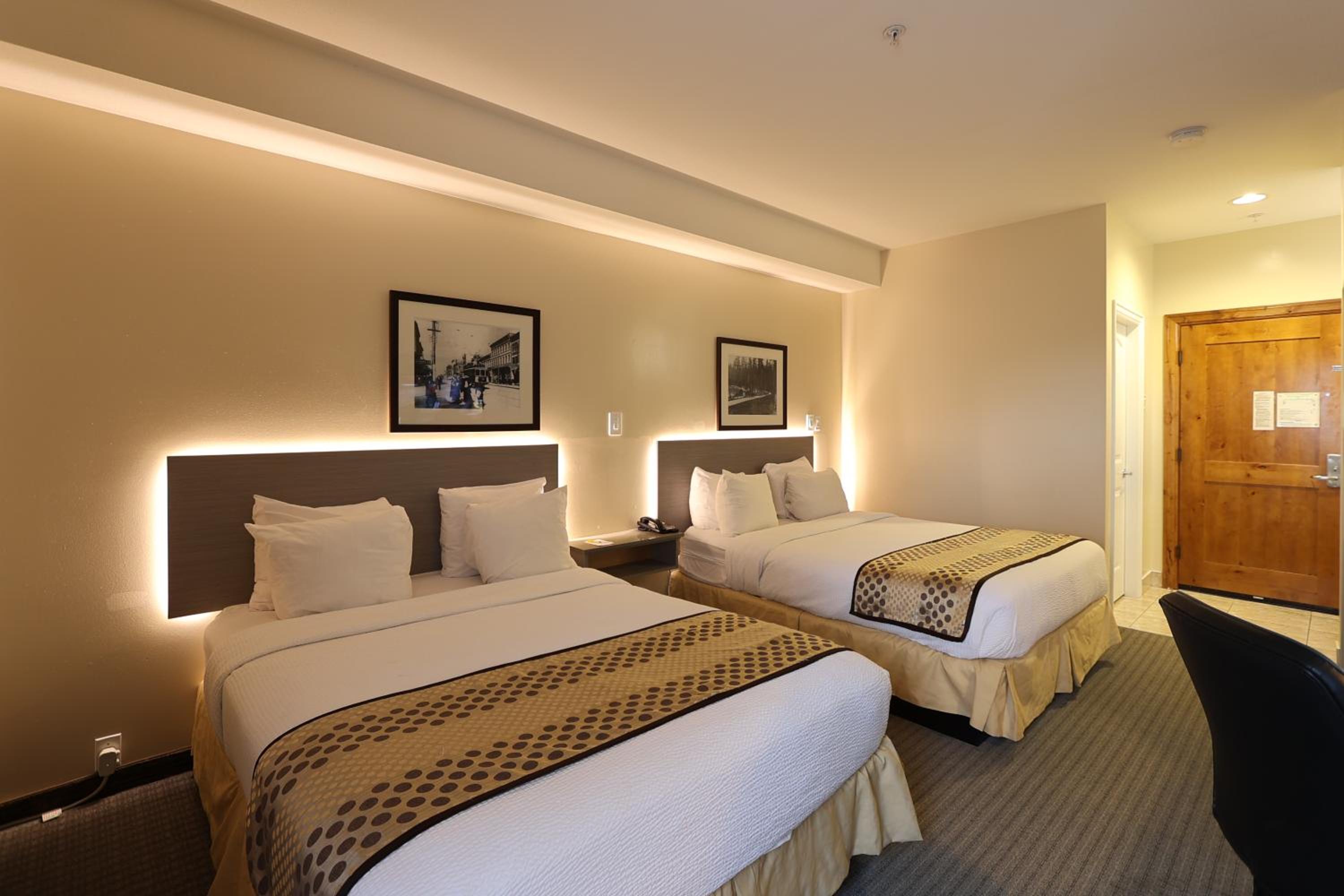 Queen Room with Two Queen Beds - Non-Smoking