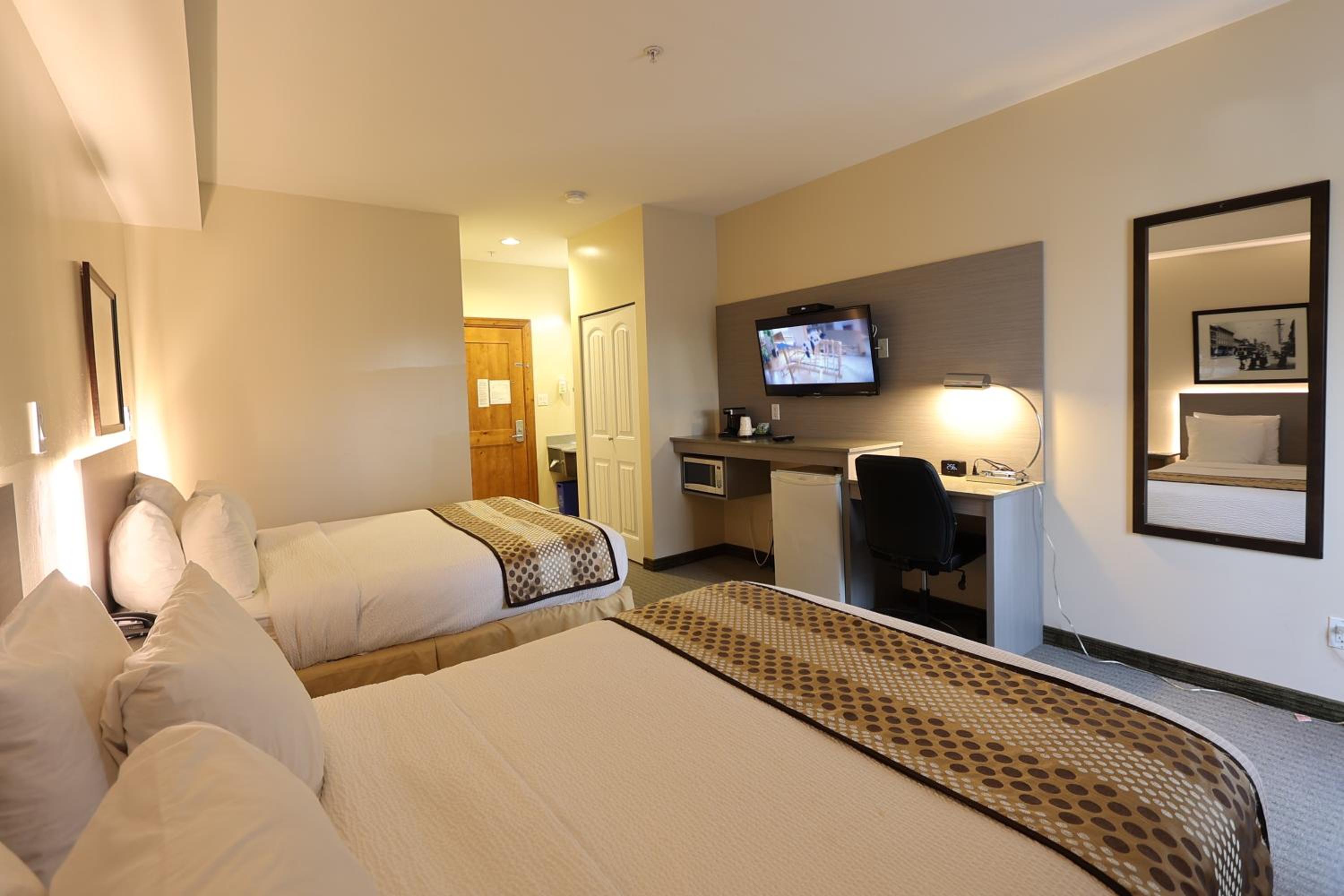 Queen Room with Two Queen Beds - Non-Smoking