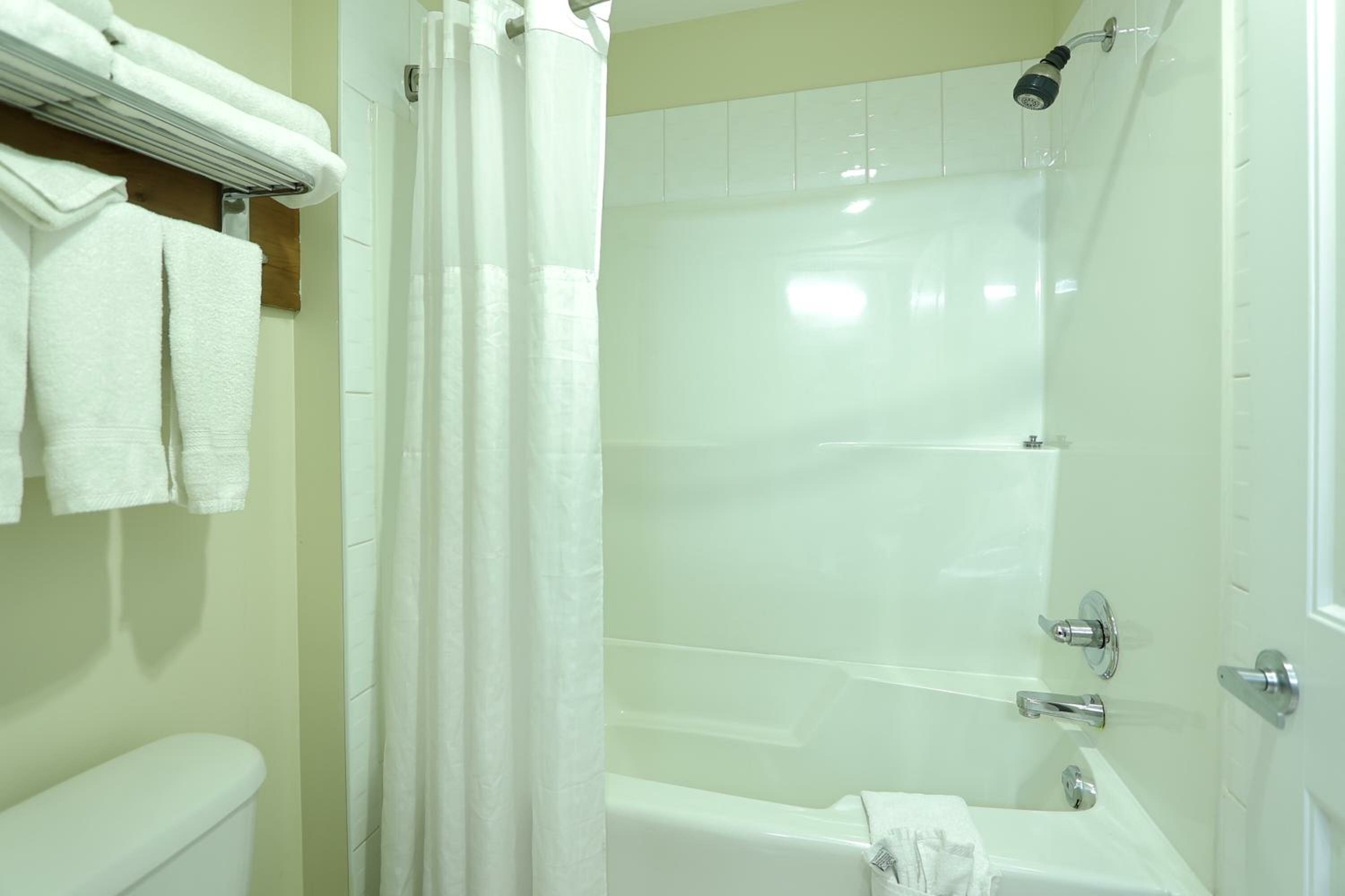 Queen Room - Non-Smoking