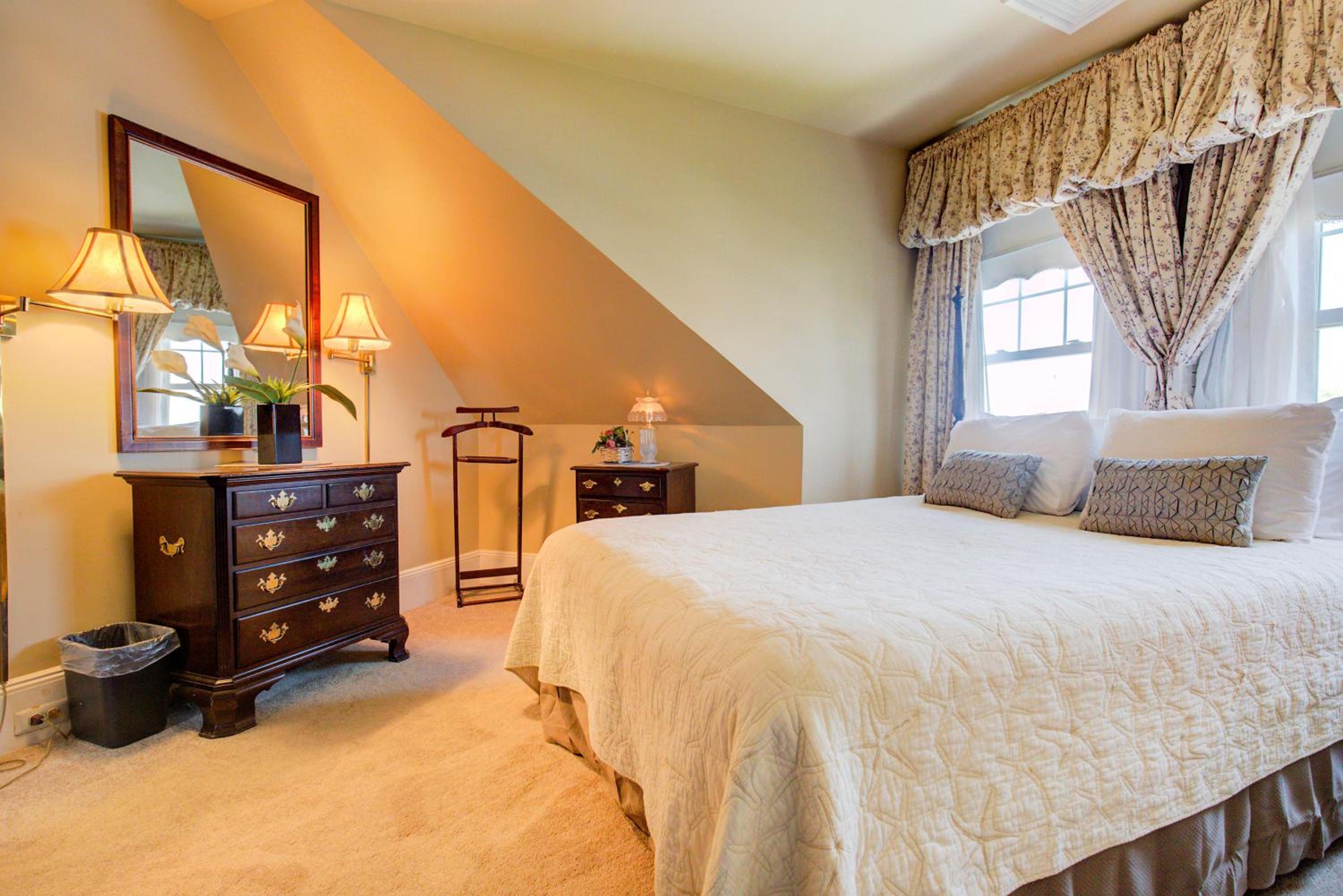 Suite with Lake View