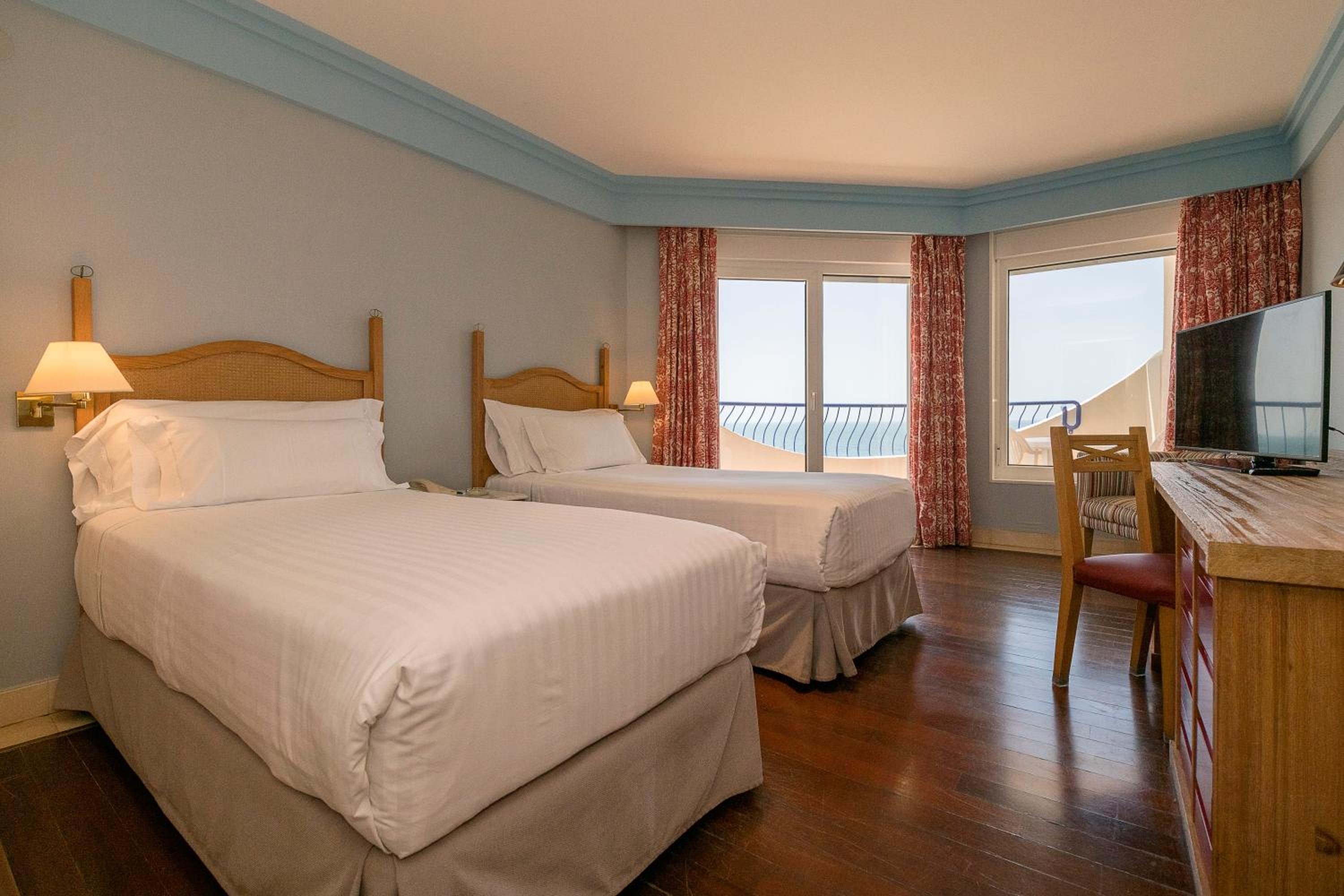 Double or Twin Room with Front Sea View