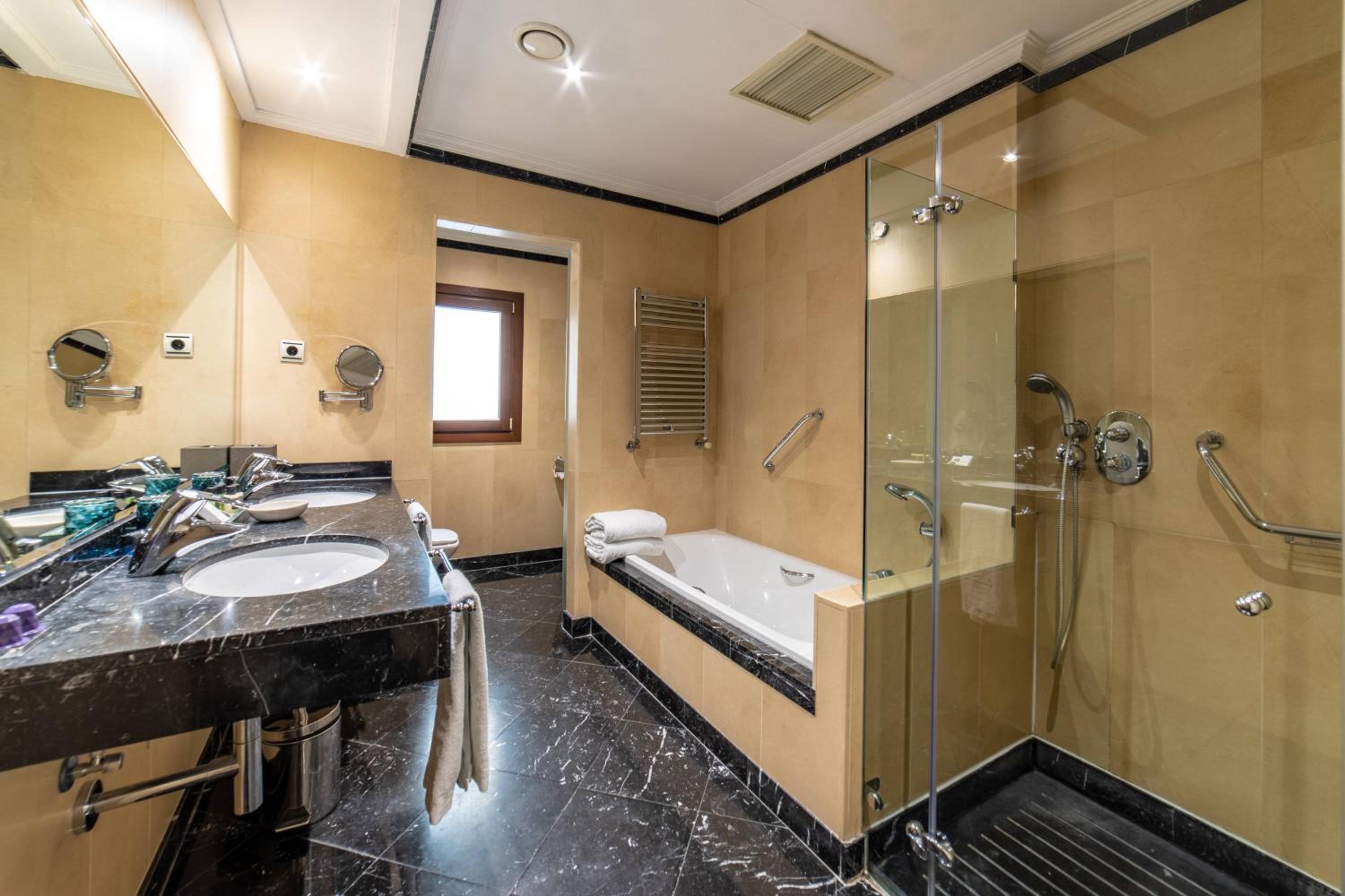 Tiffany, 1 Bedroom Junior Suite, 1 King, City view