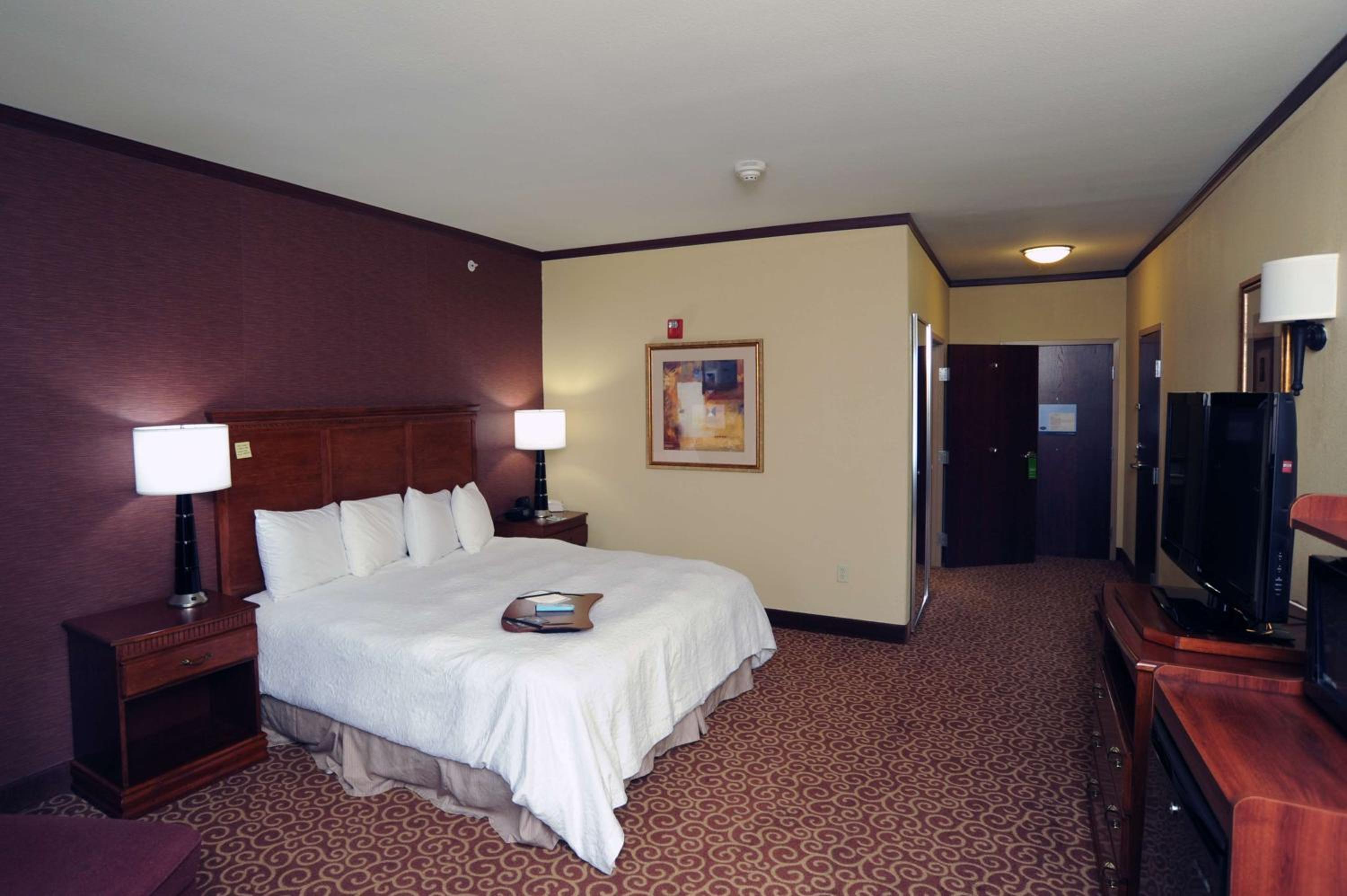 King Room with King Bed - Non-Smoking