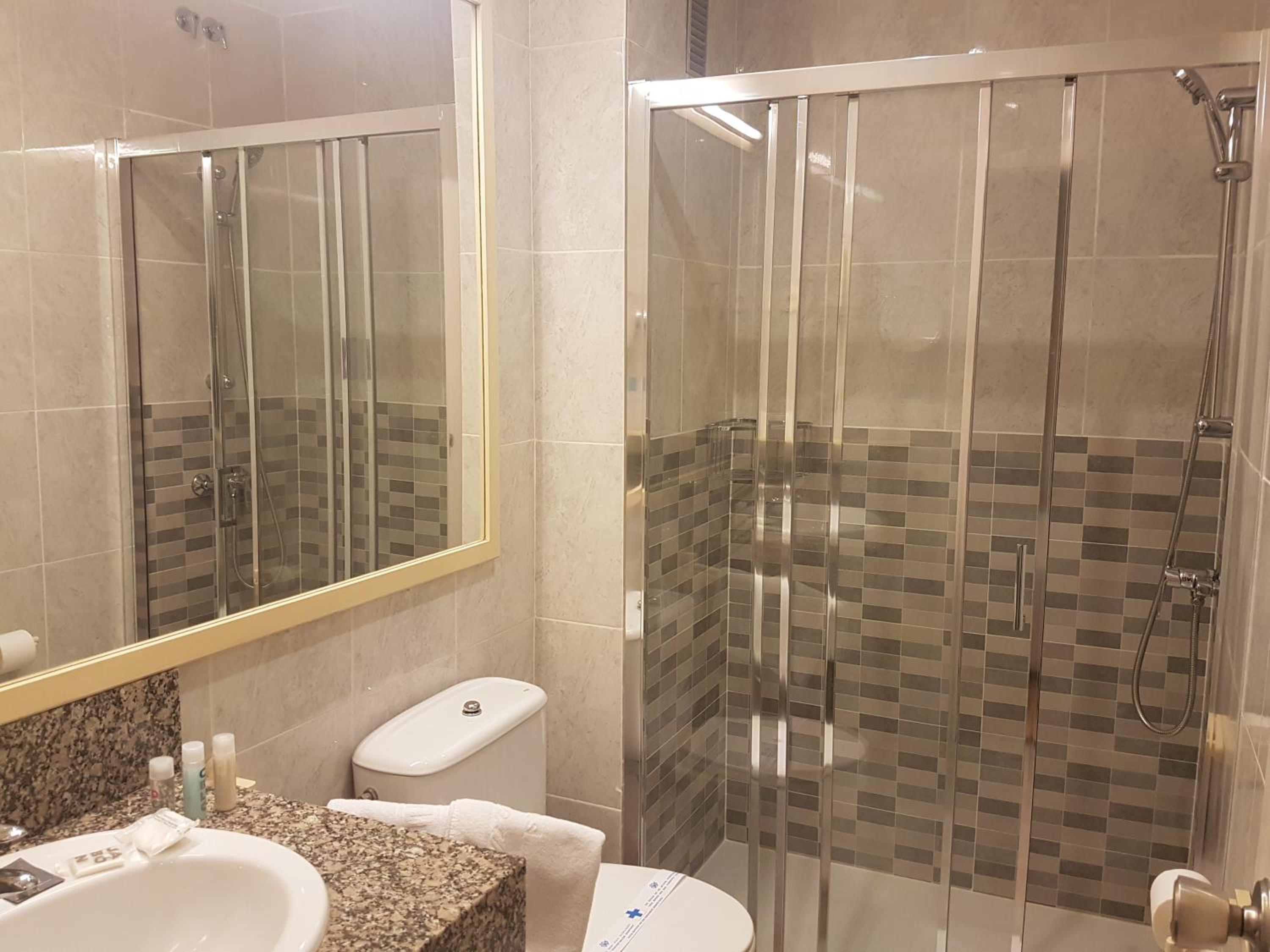 Double or Twin Room with Sea View