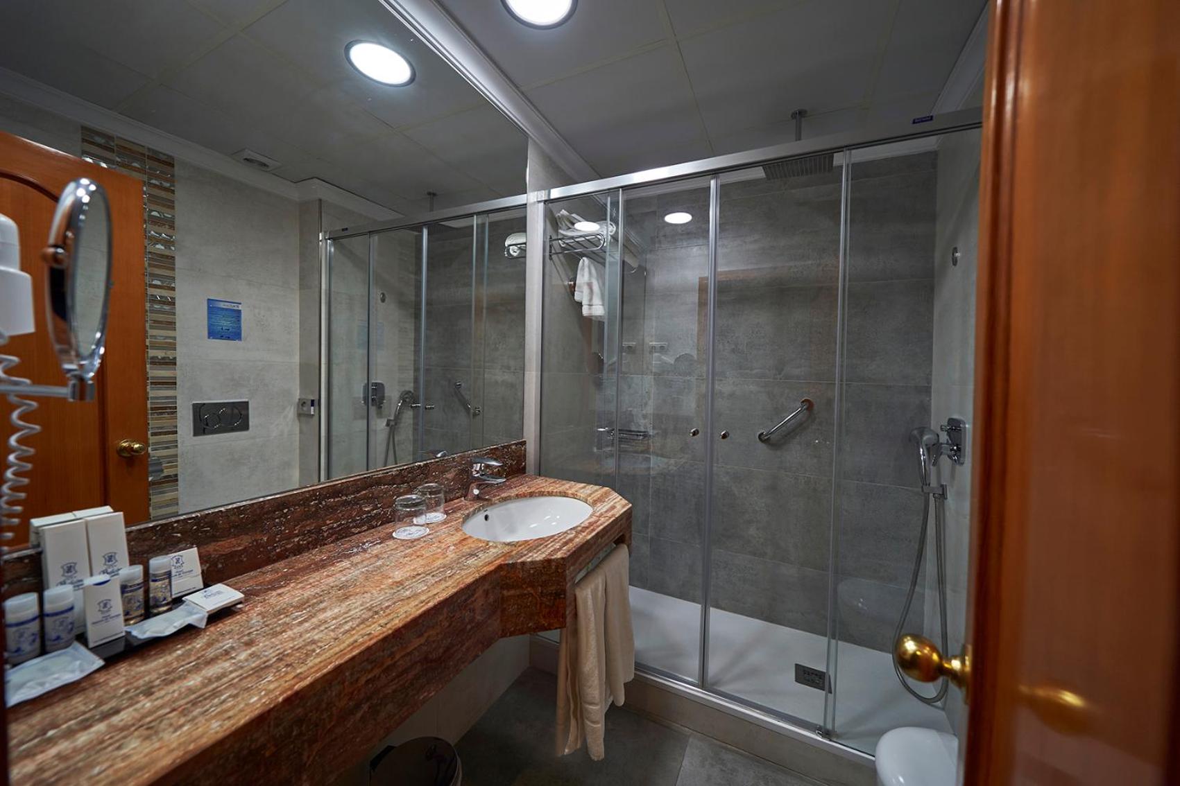 Double Room with Sea View and Balcony