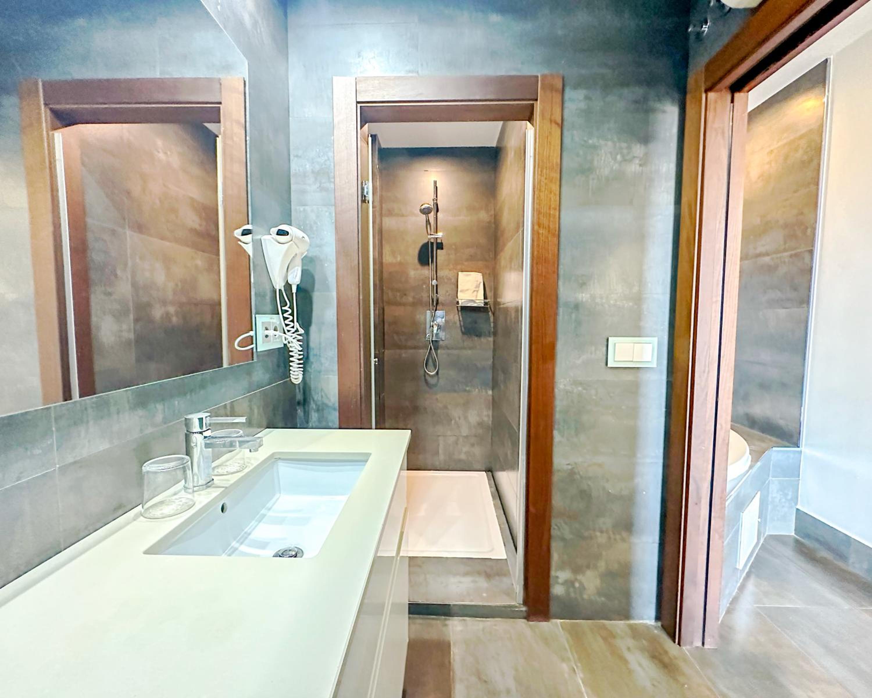 Suite with Sea Views