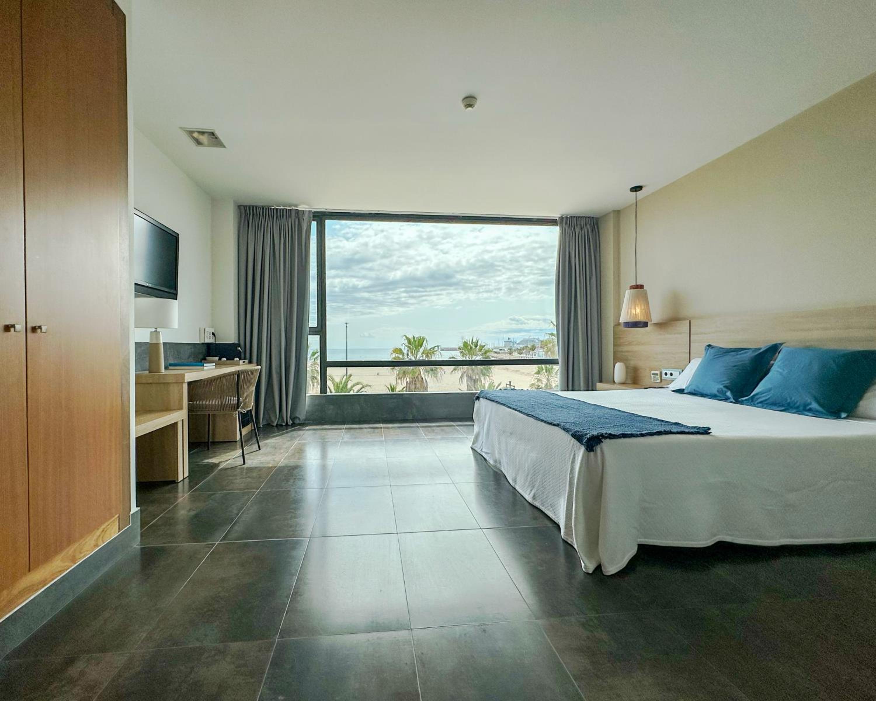 Suite with Sea Views