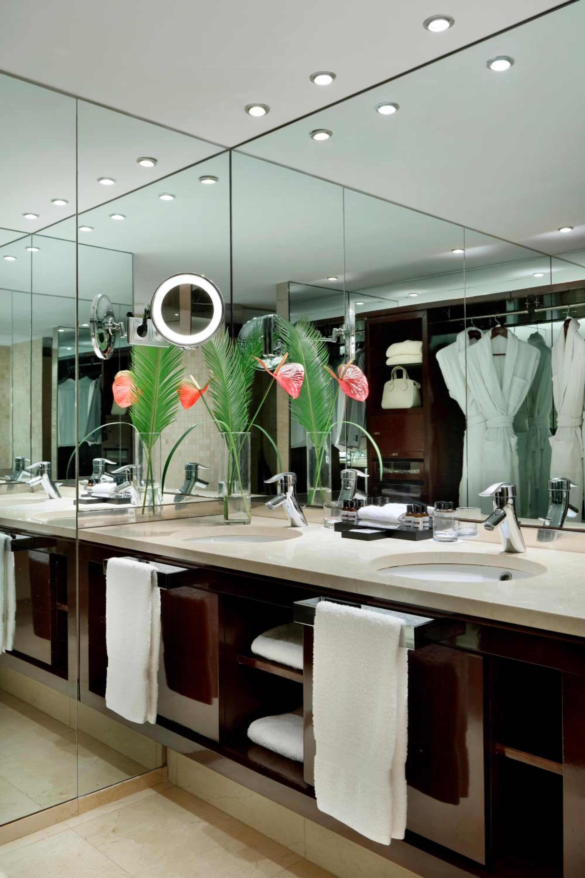 Deluxe King Suite - High Floor