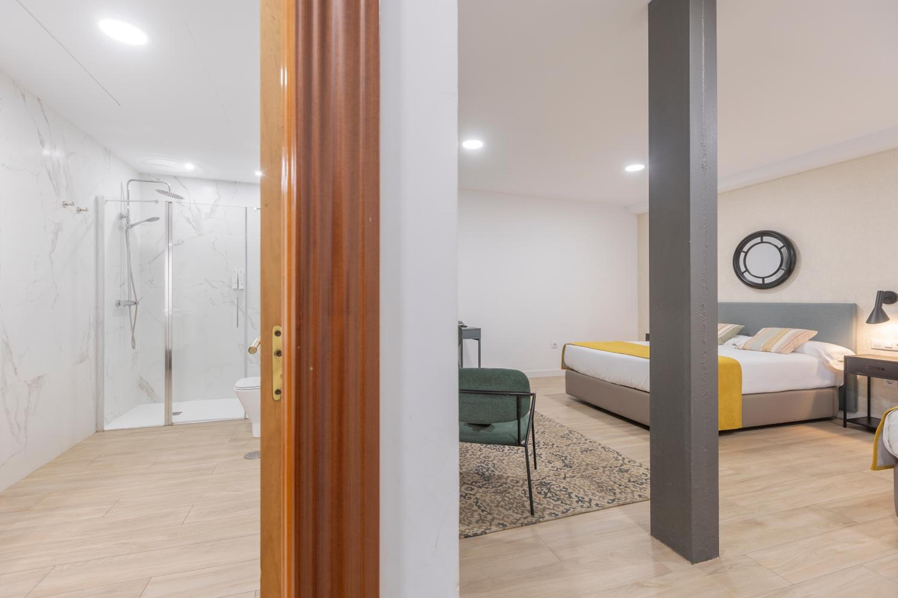 Family Room (2 Adults + 2 Children)